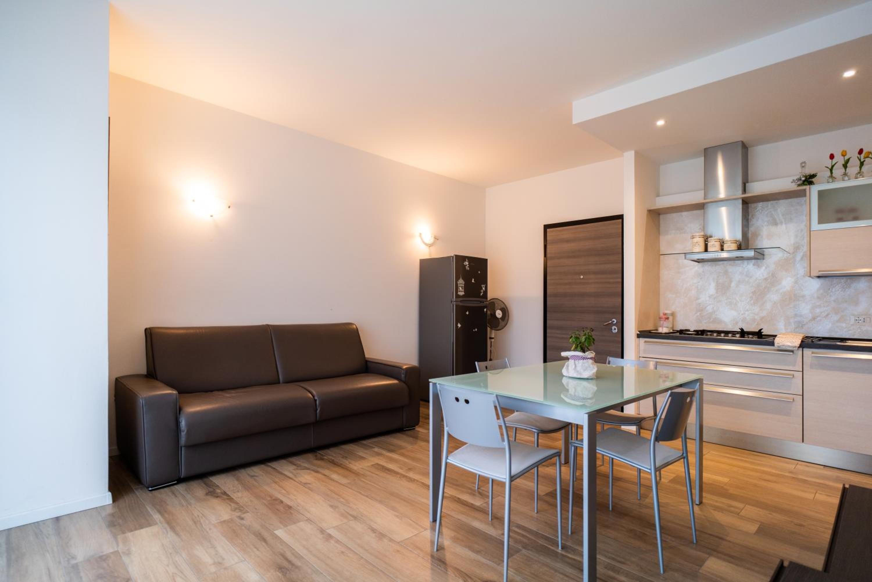 Two-Bedroom House - Photo 18