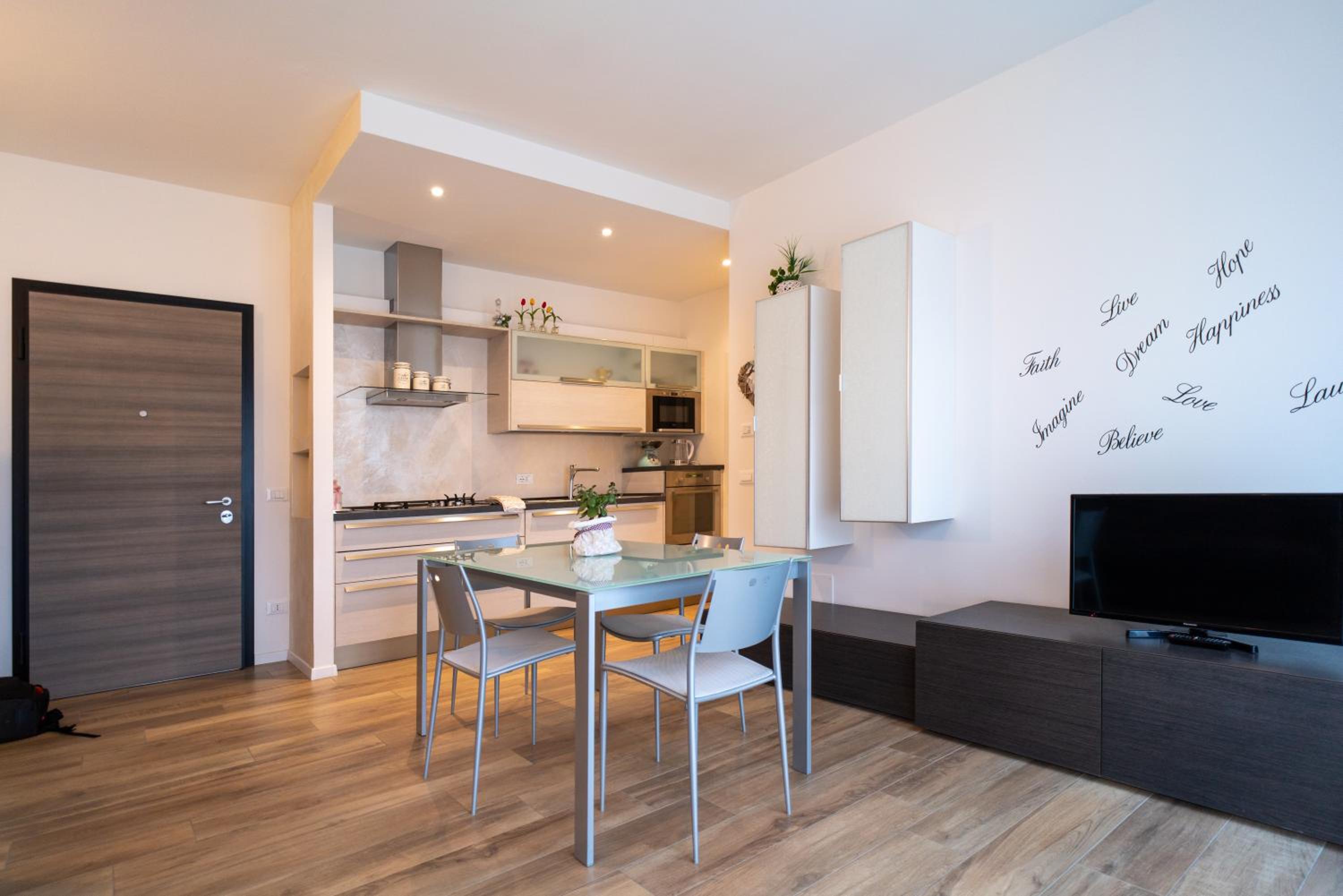 Two-Bedroom House - Photo 16