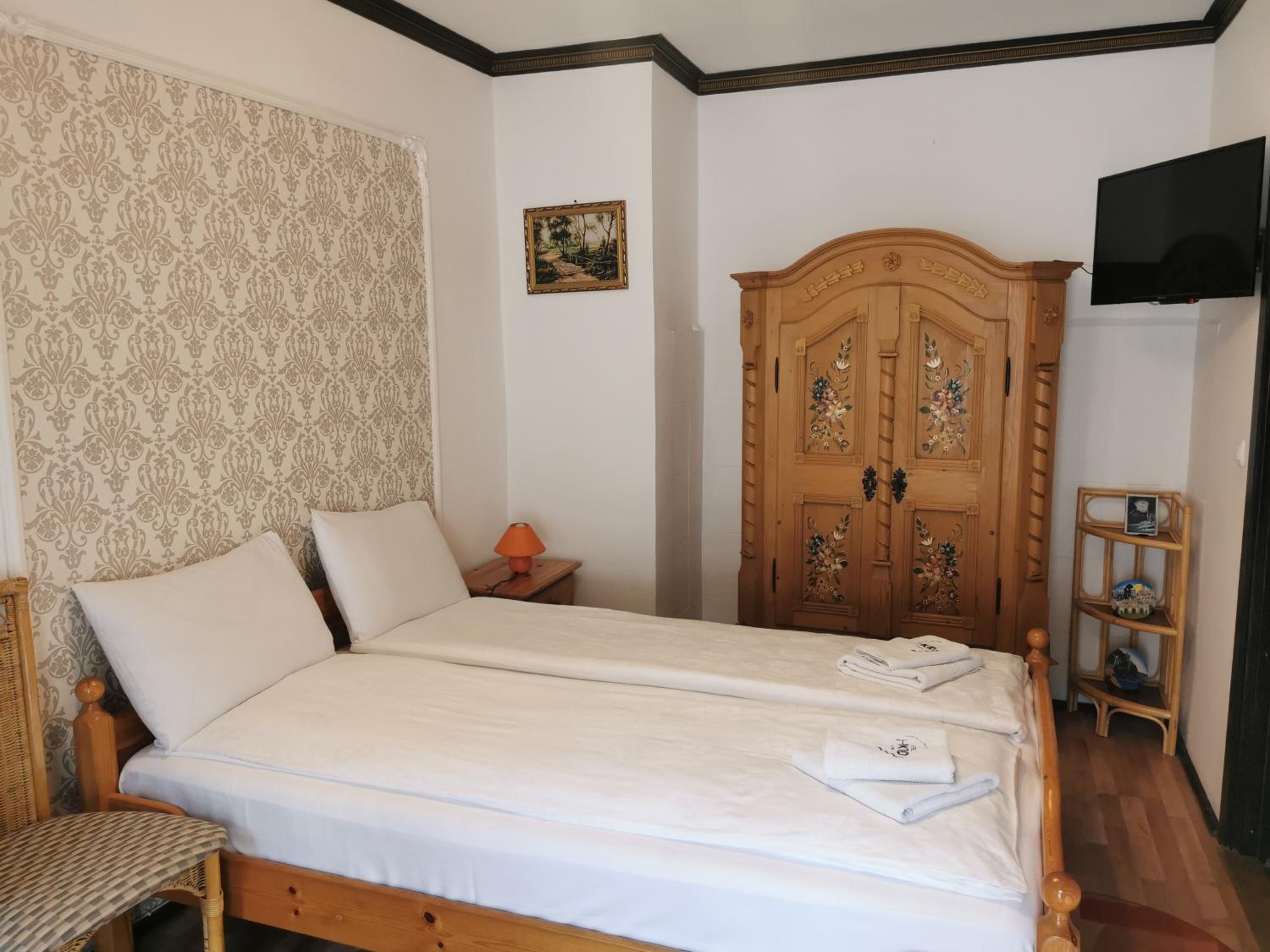 Double Room - Photo 11