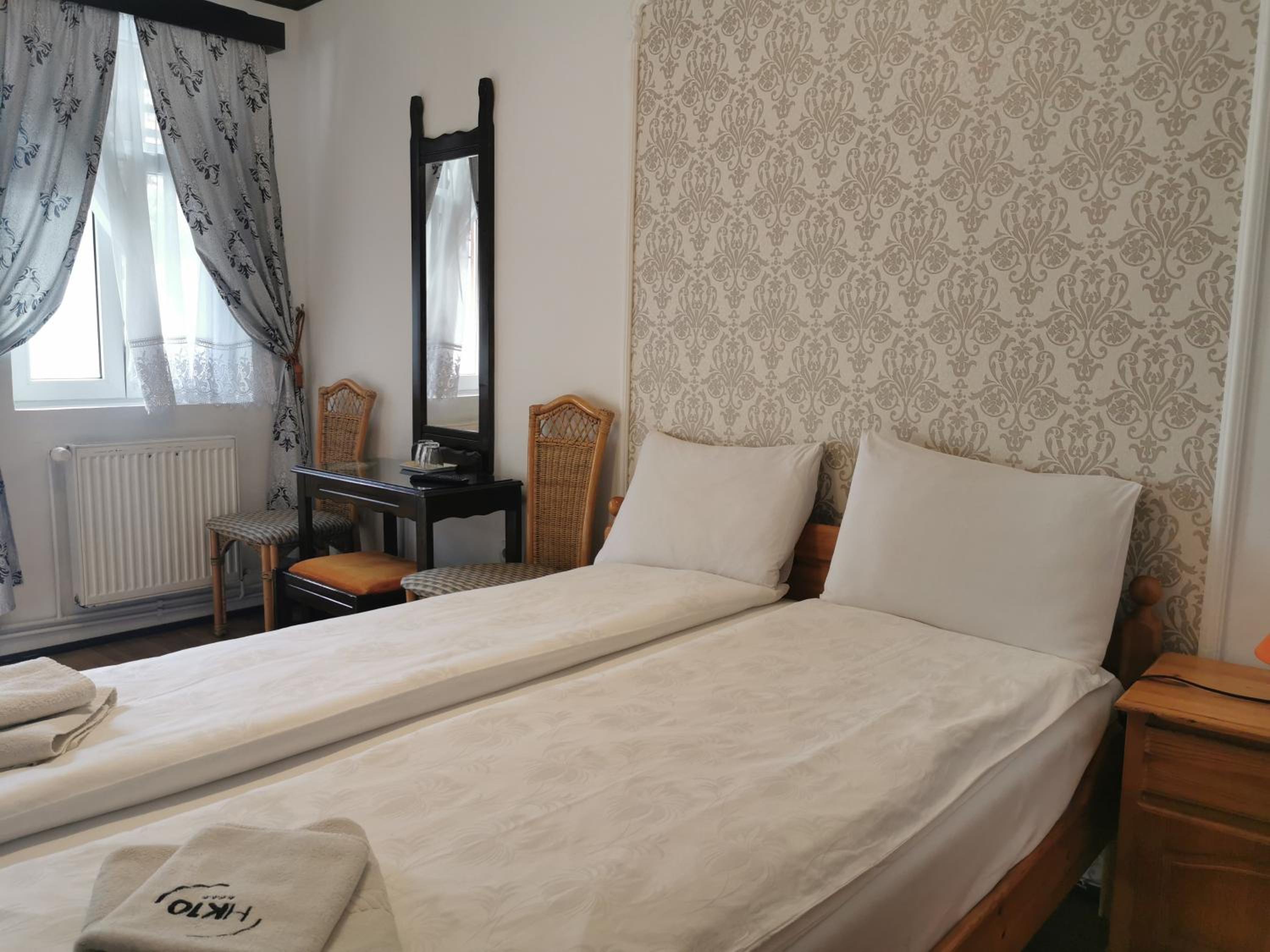 Double Room - Photo 8
