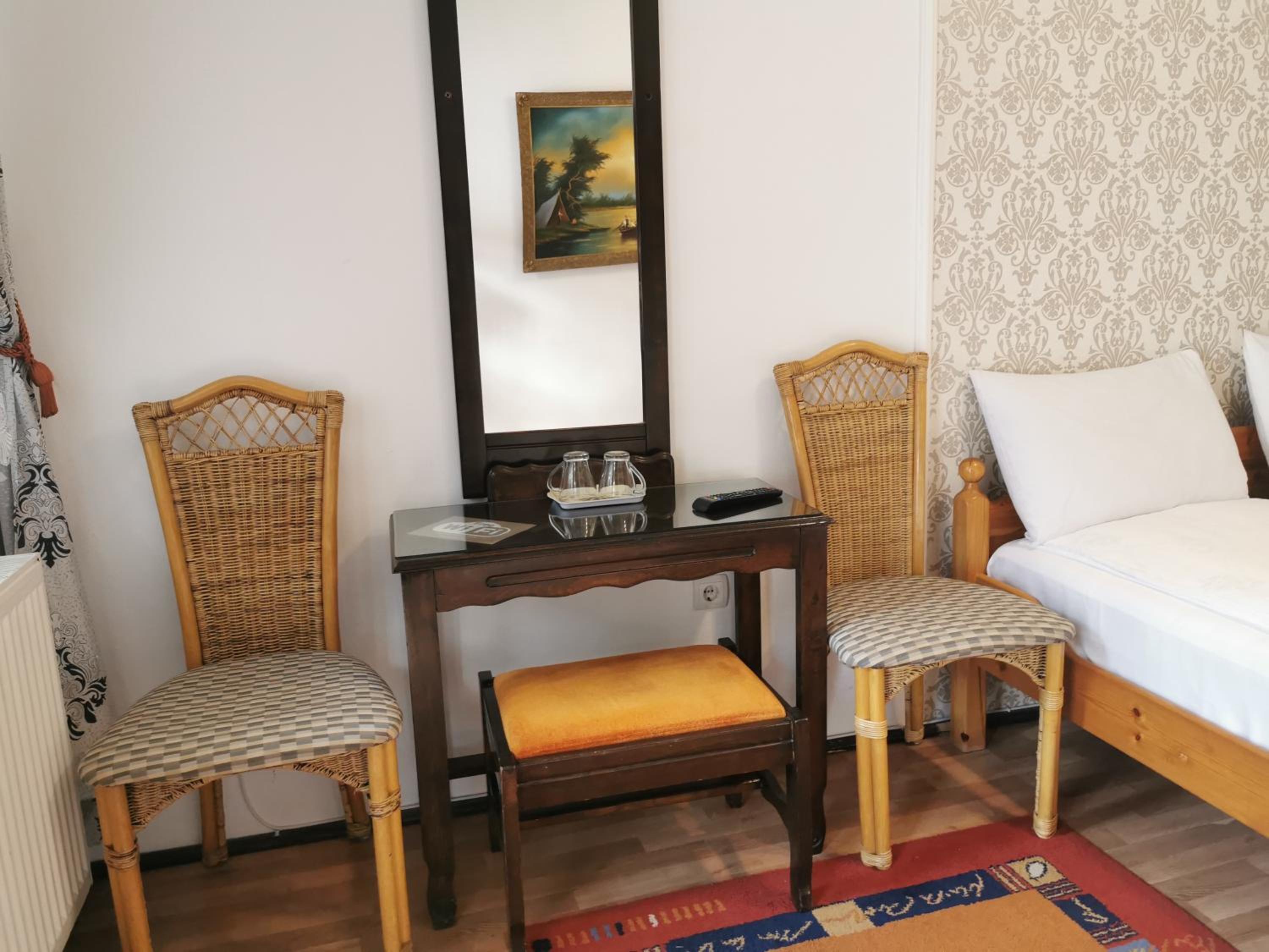 Double Room - Photo 7