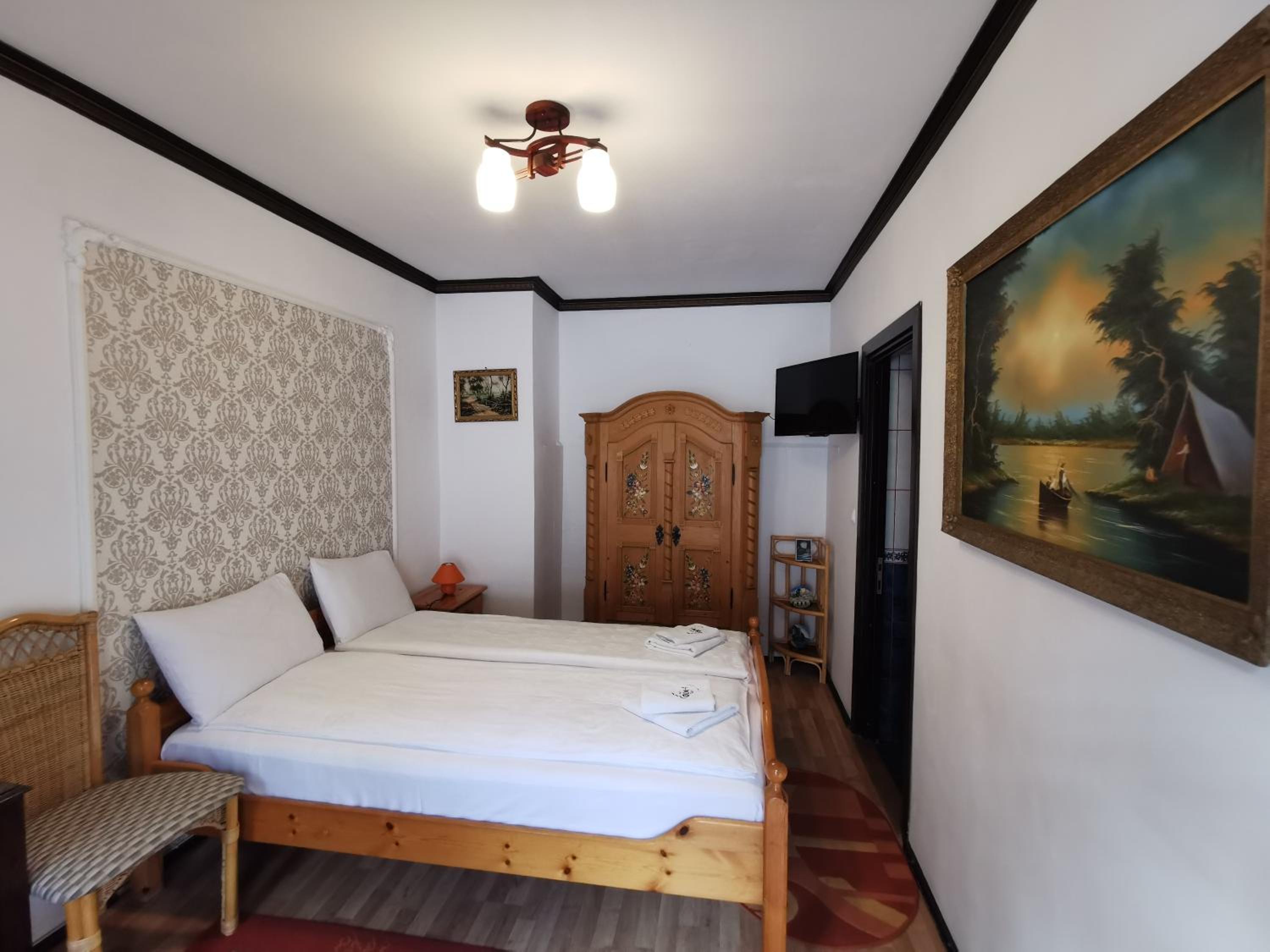 Double Room - Photo 5