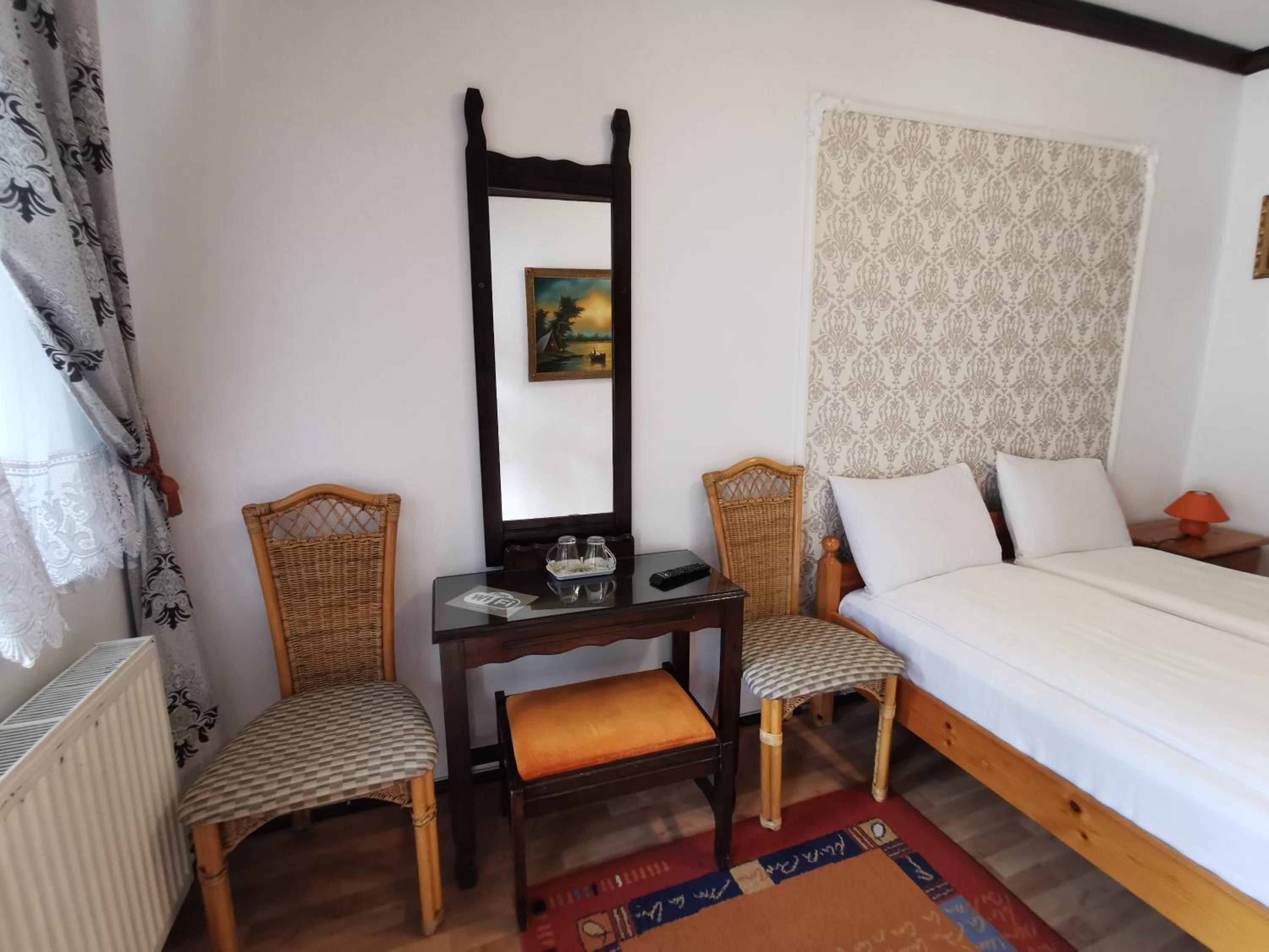 Double Room - Photo 3