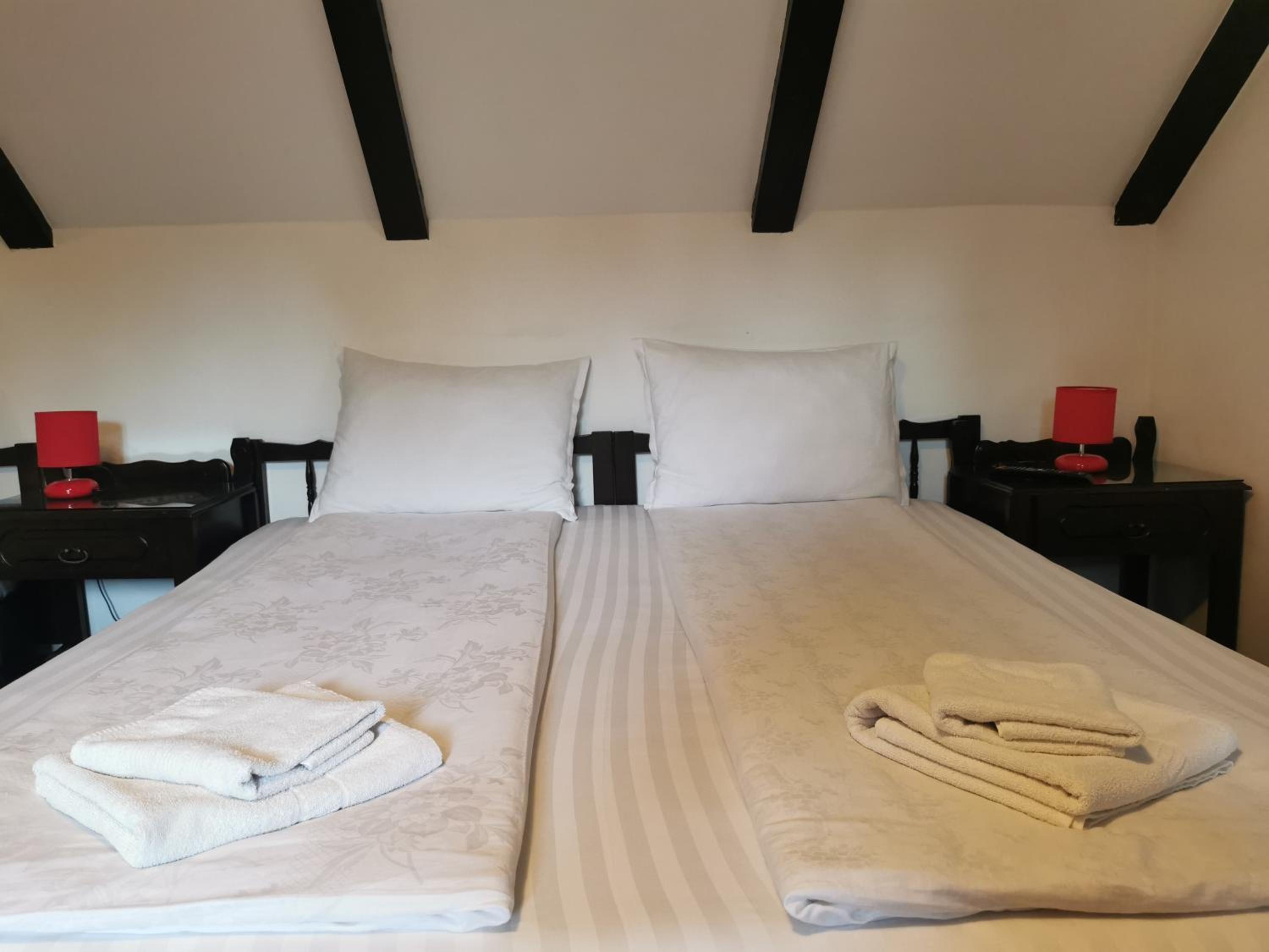 Classic Triple Room - Photo 19