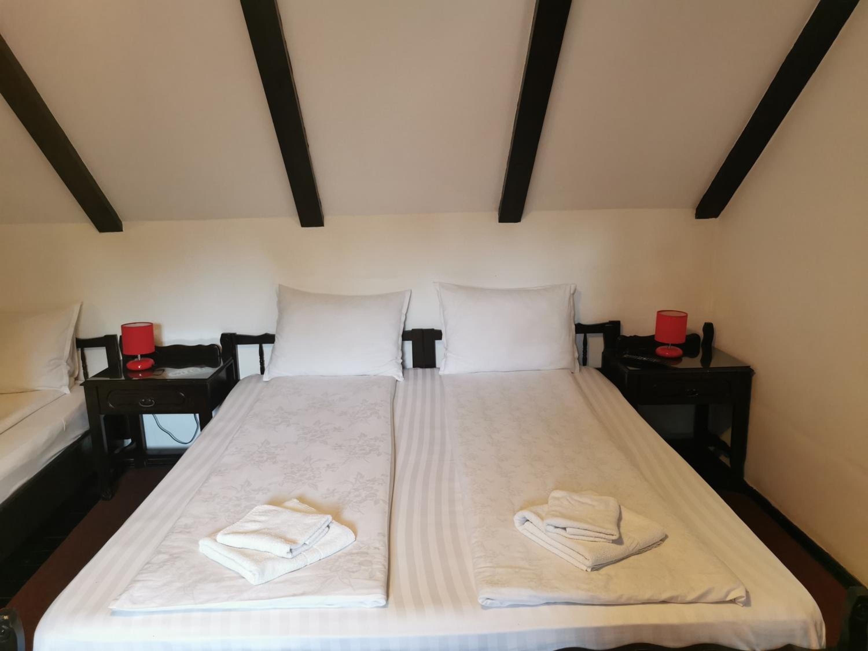 Classic Triple Room - Photo 18