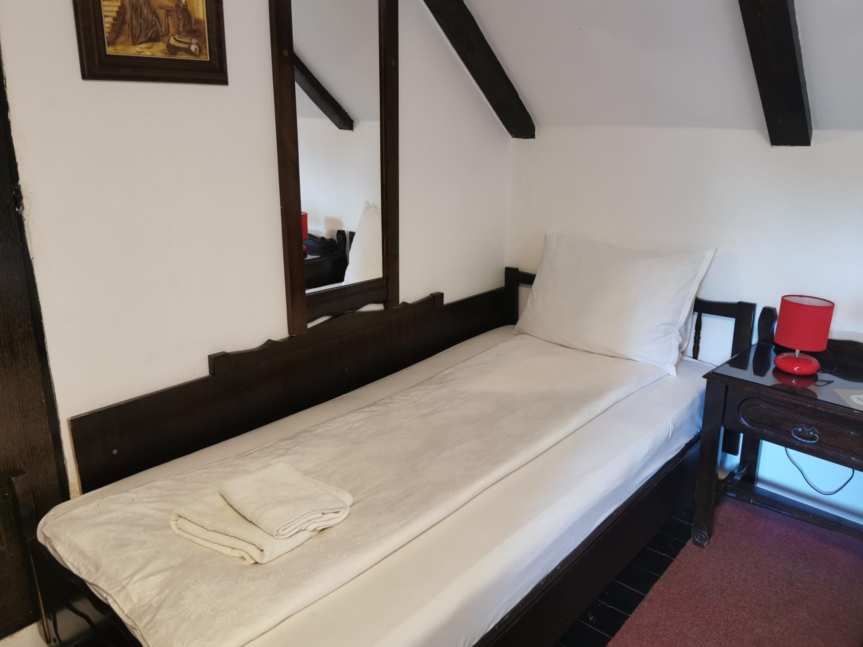 Classic Triple Room - Photo 17
