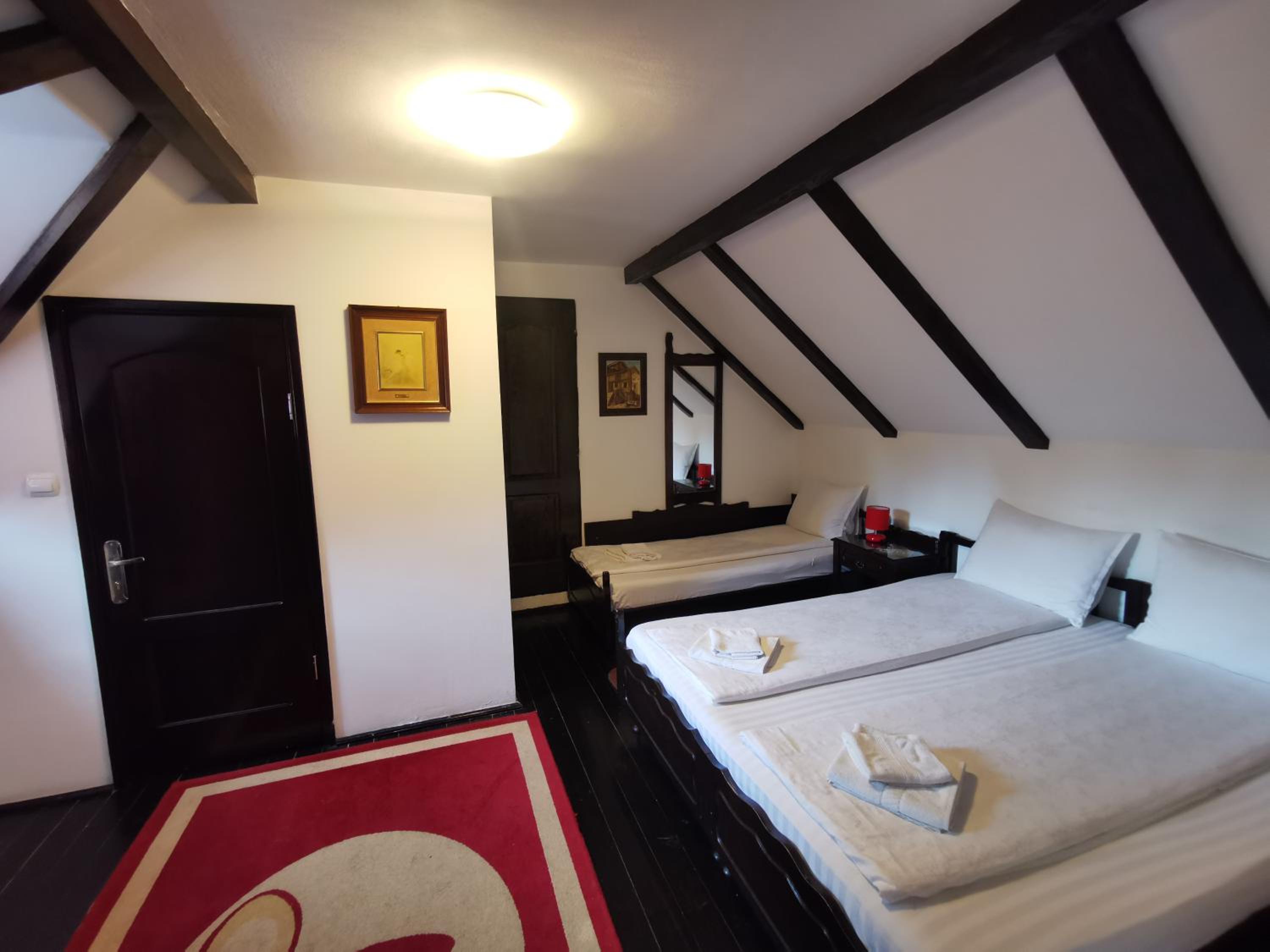 Classic Triple Room - Photo 21