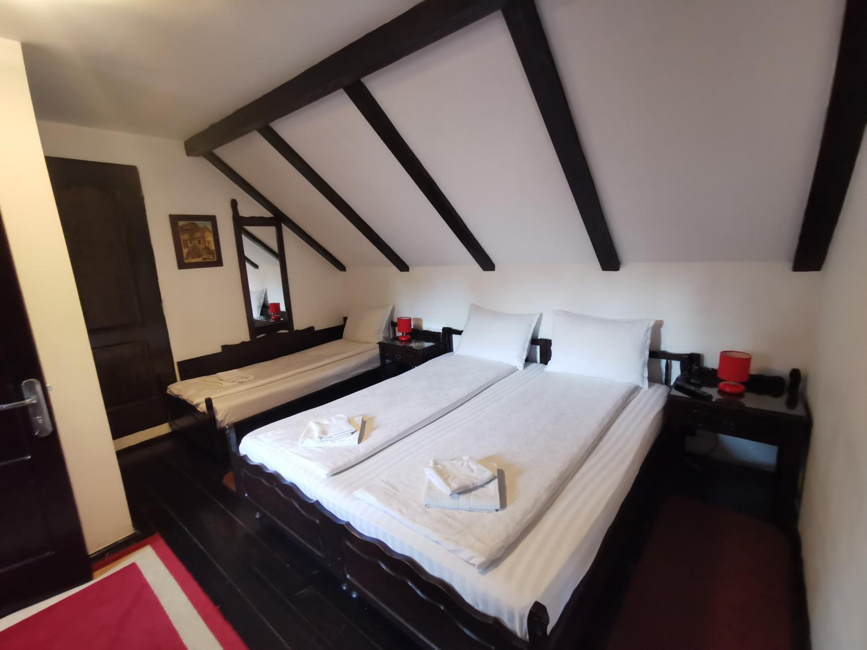 Classic Triple Room - Photo 13