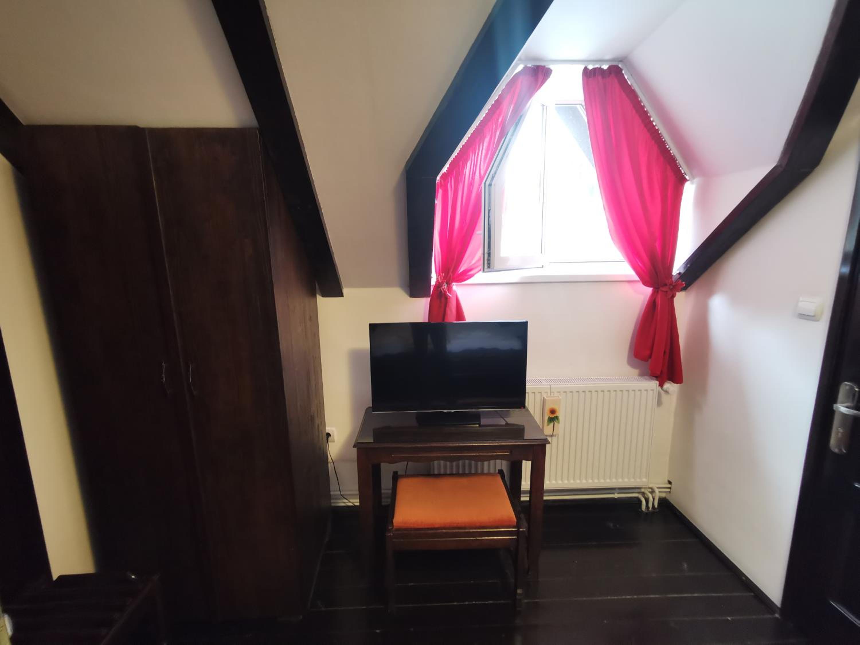 Classic Triple Room - Photo 12
