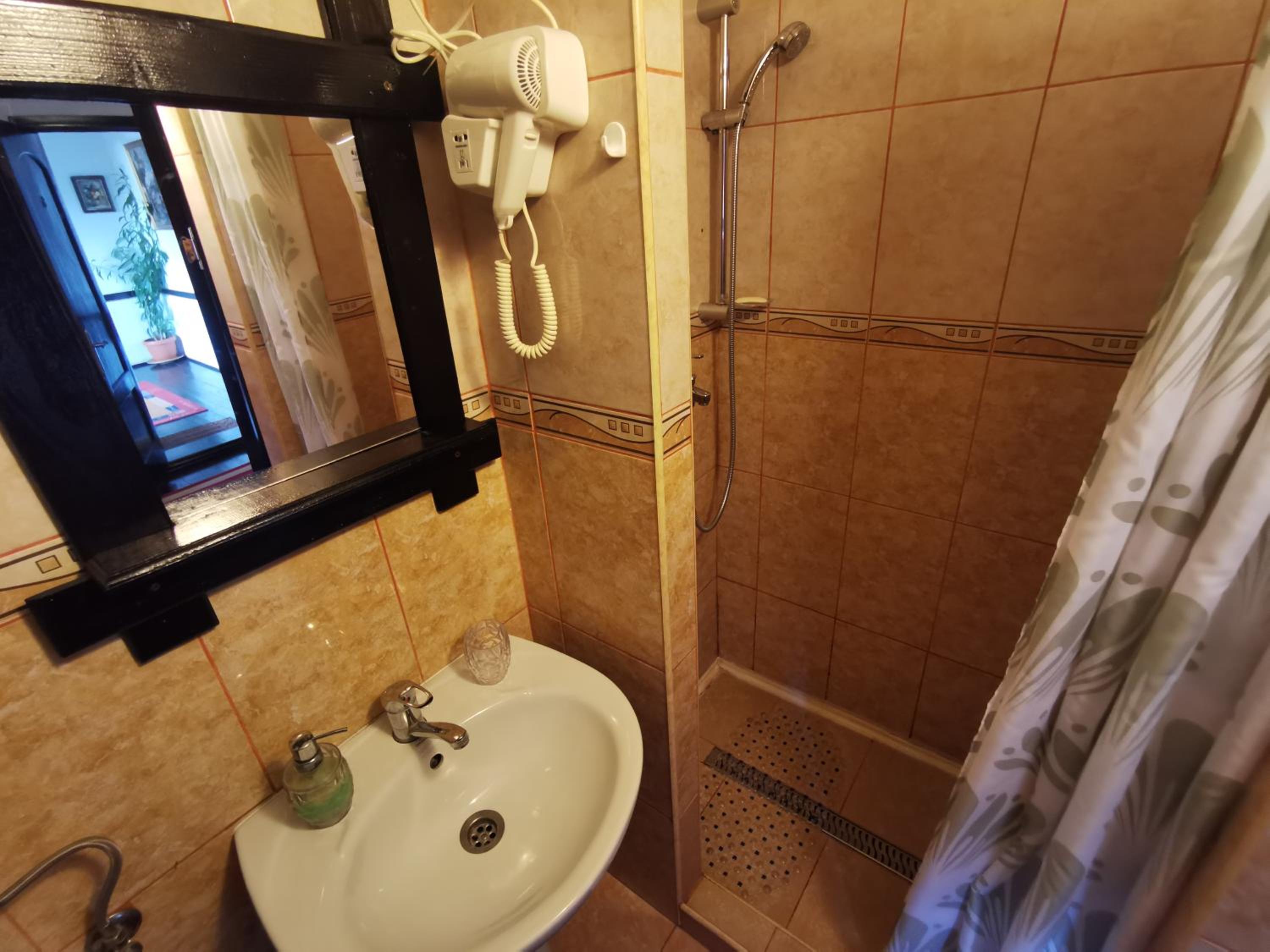Classic Triple Room - Photo 10
