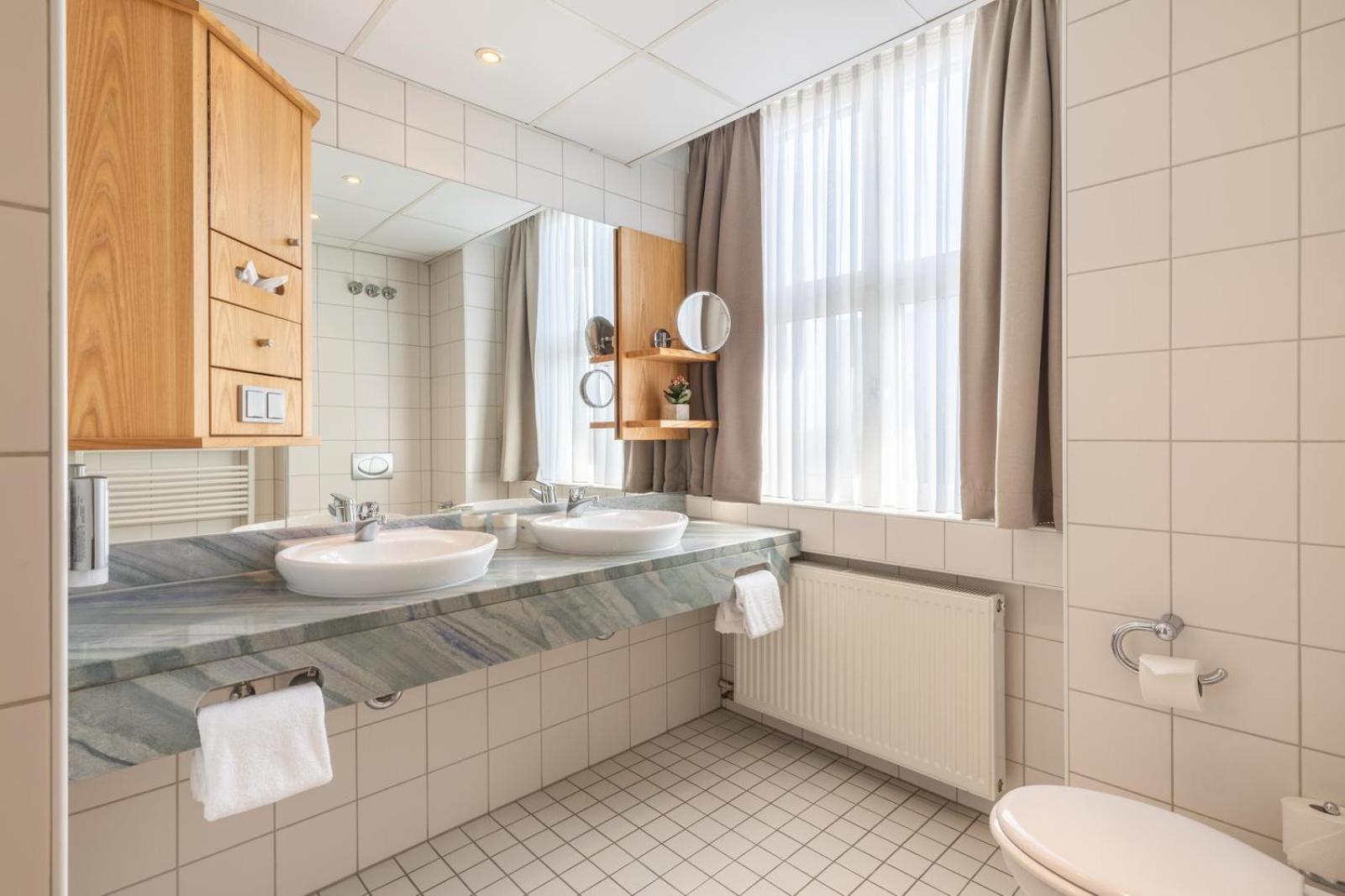 Queen Suite - Photo 1