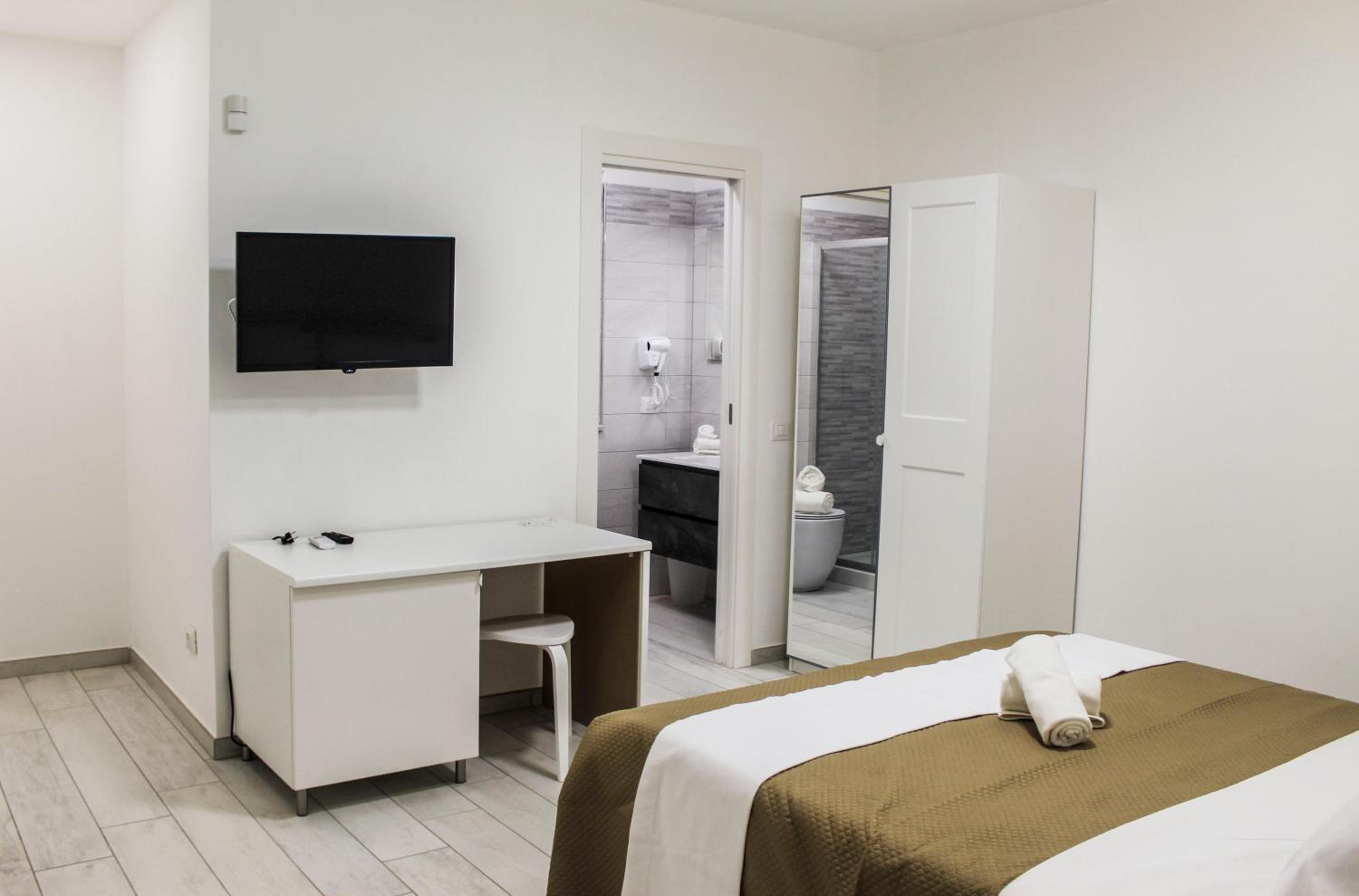 Standard Triple Room - Photo 2