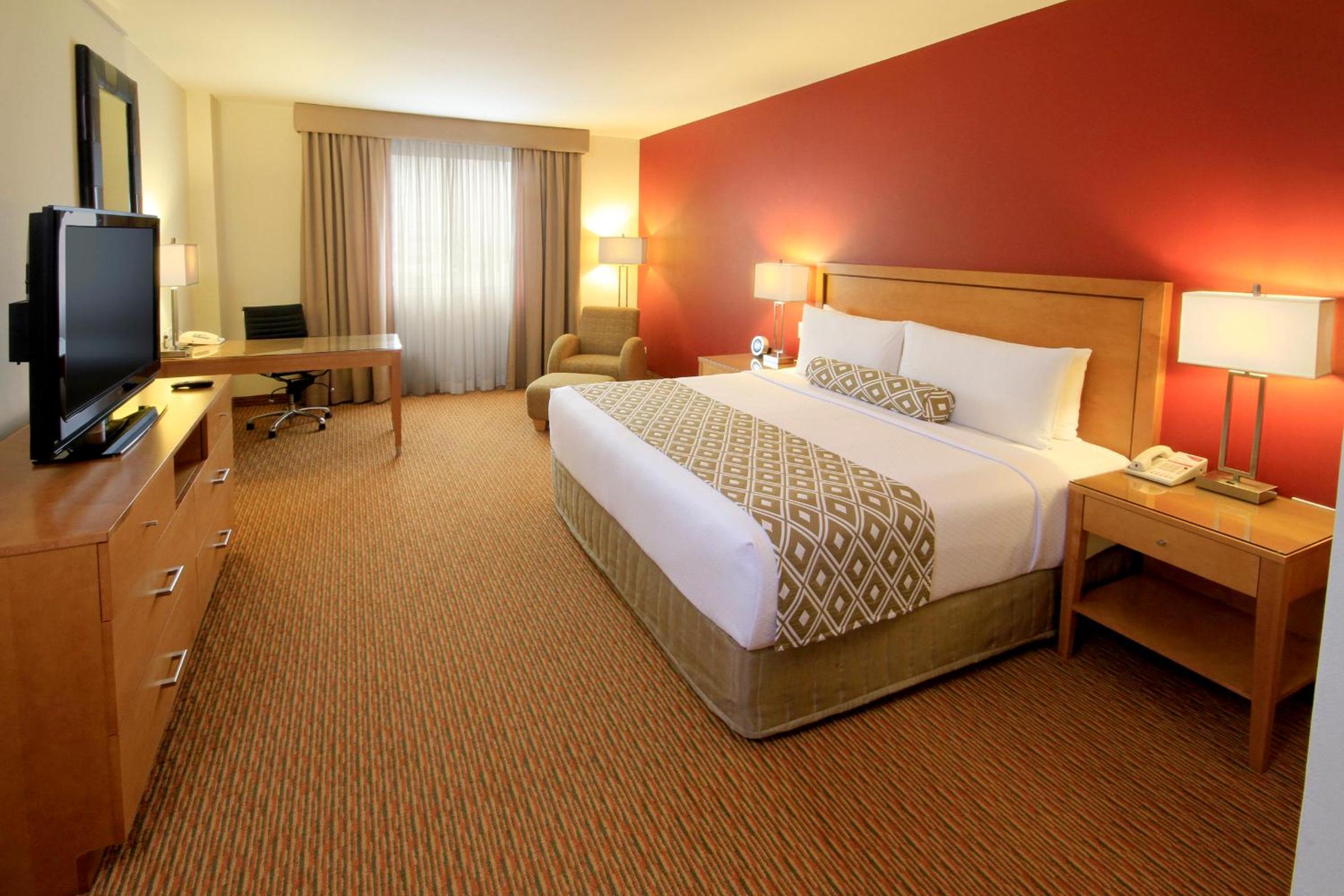 Standard King Room - Photo 4