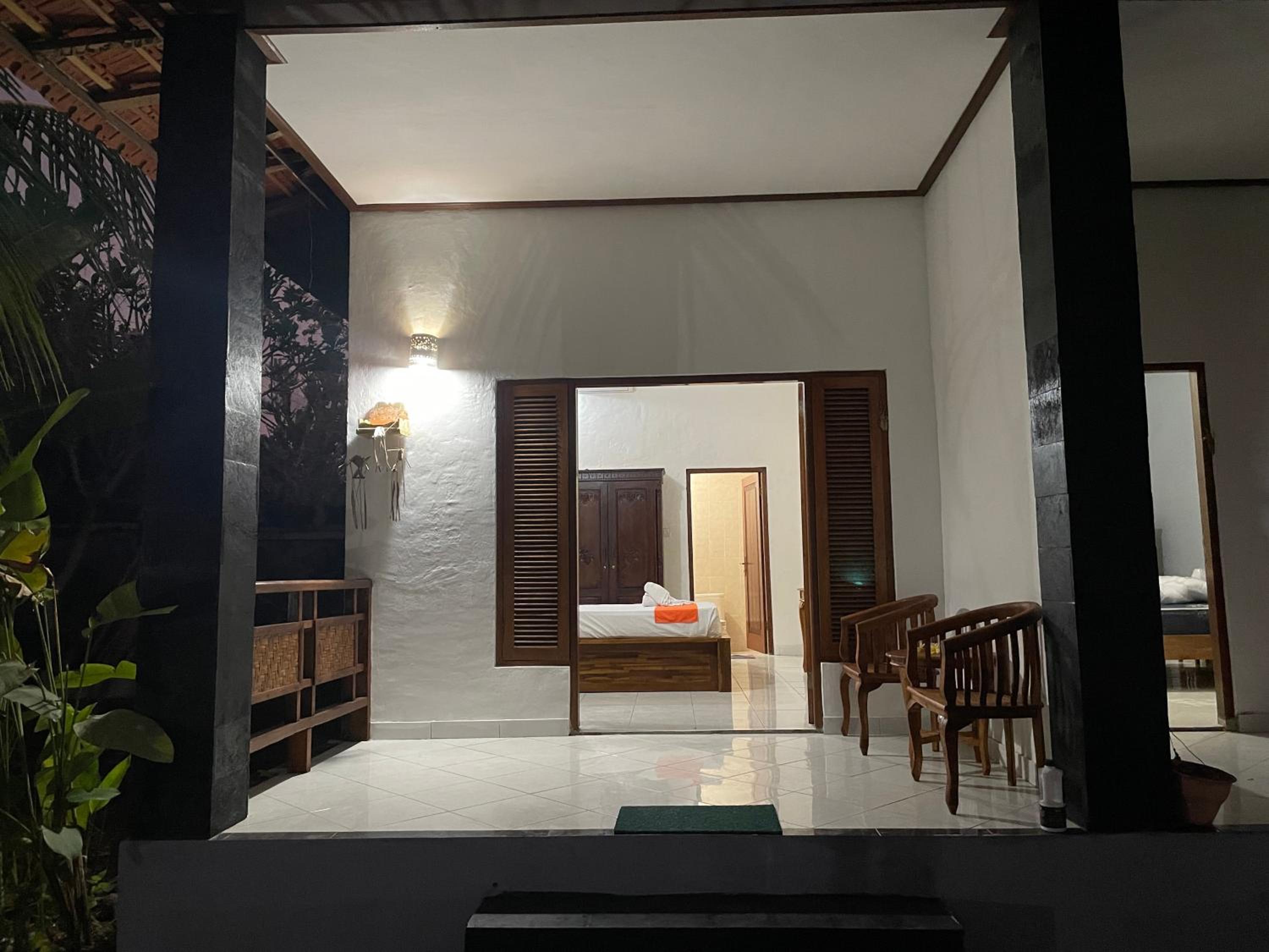 Double Room with Pool View - Photo 3