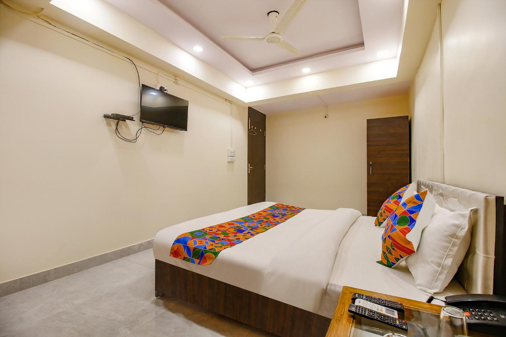 Deluxe Room - Photo 2