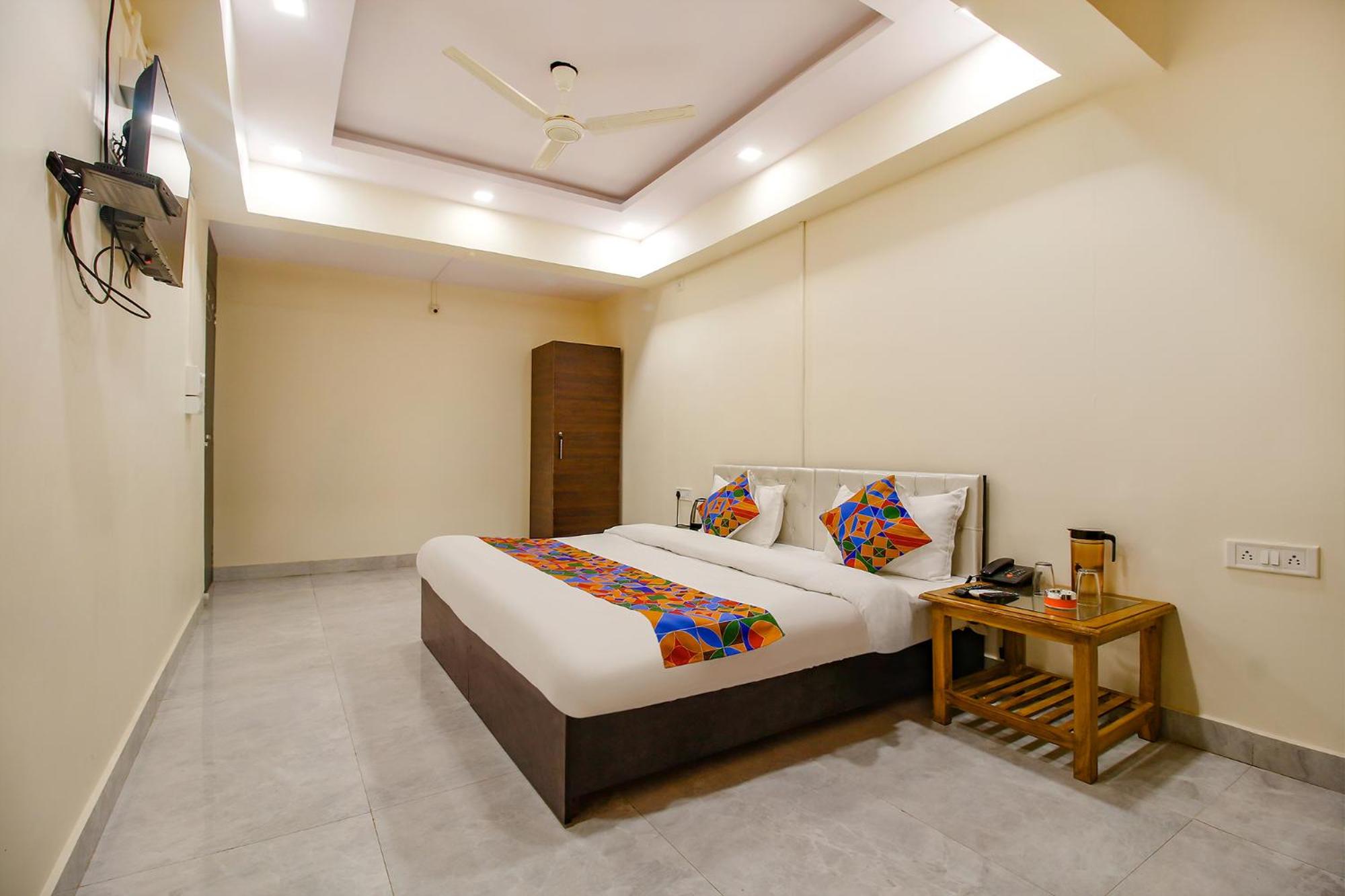 Deluxe Room - Photo 3
