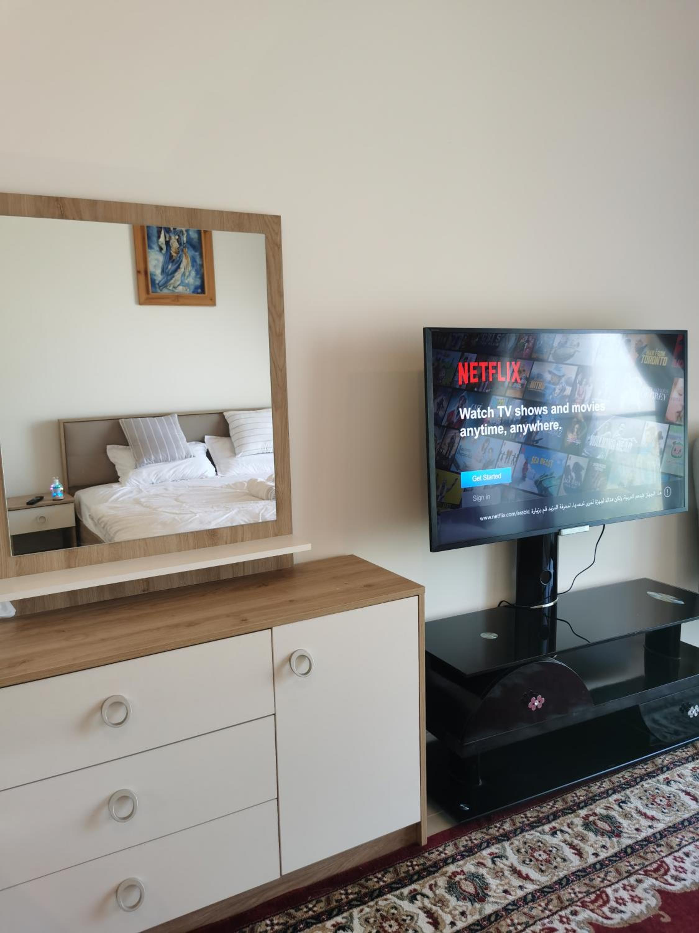 One-Bedroom Apartment photo 1