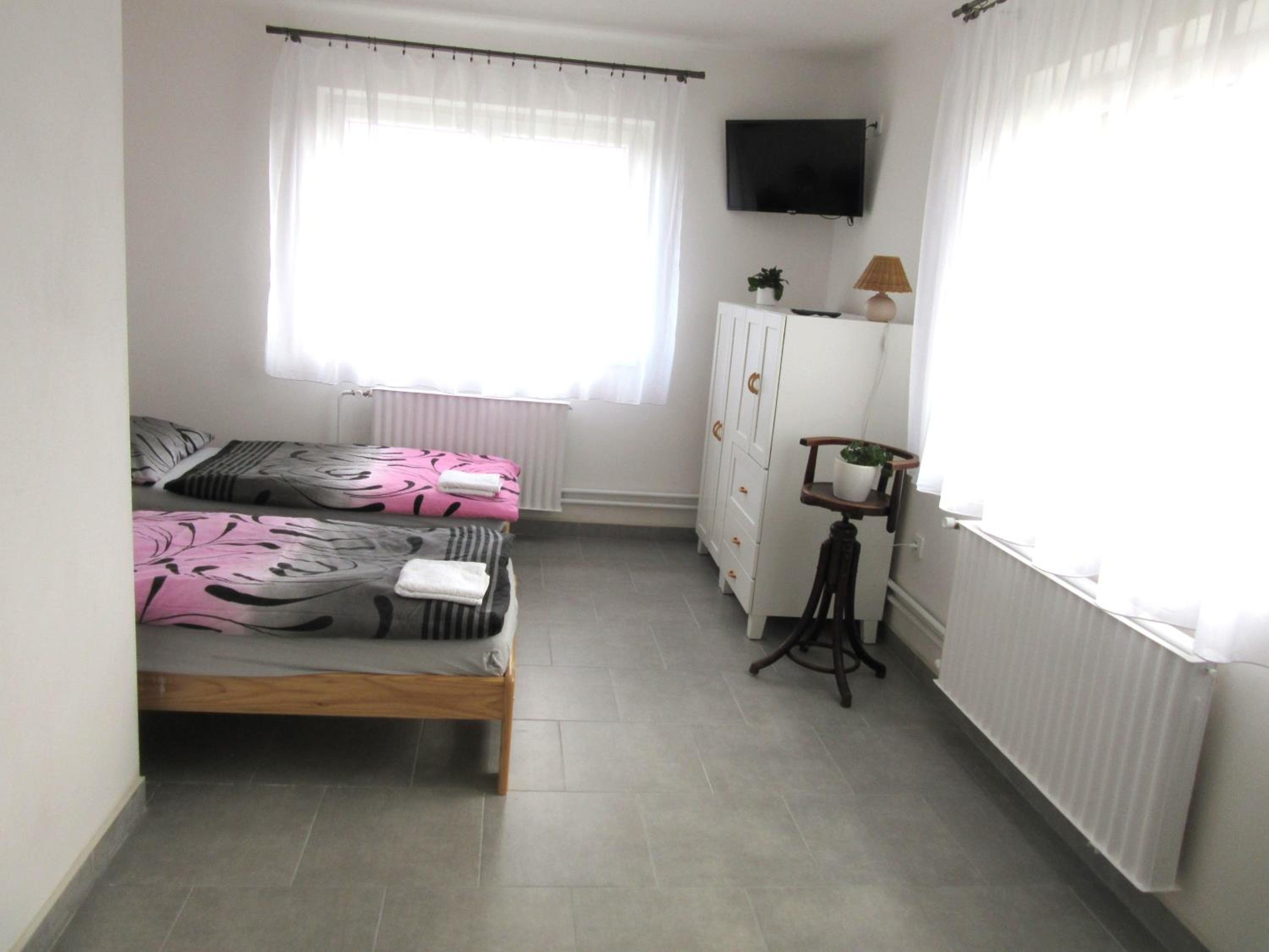 Twin Room with Extra Bed photo 2