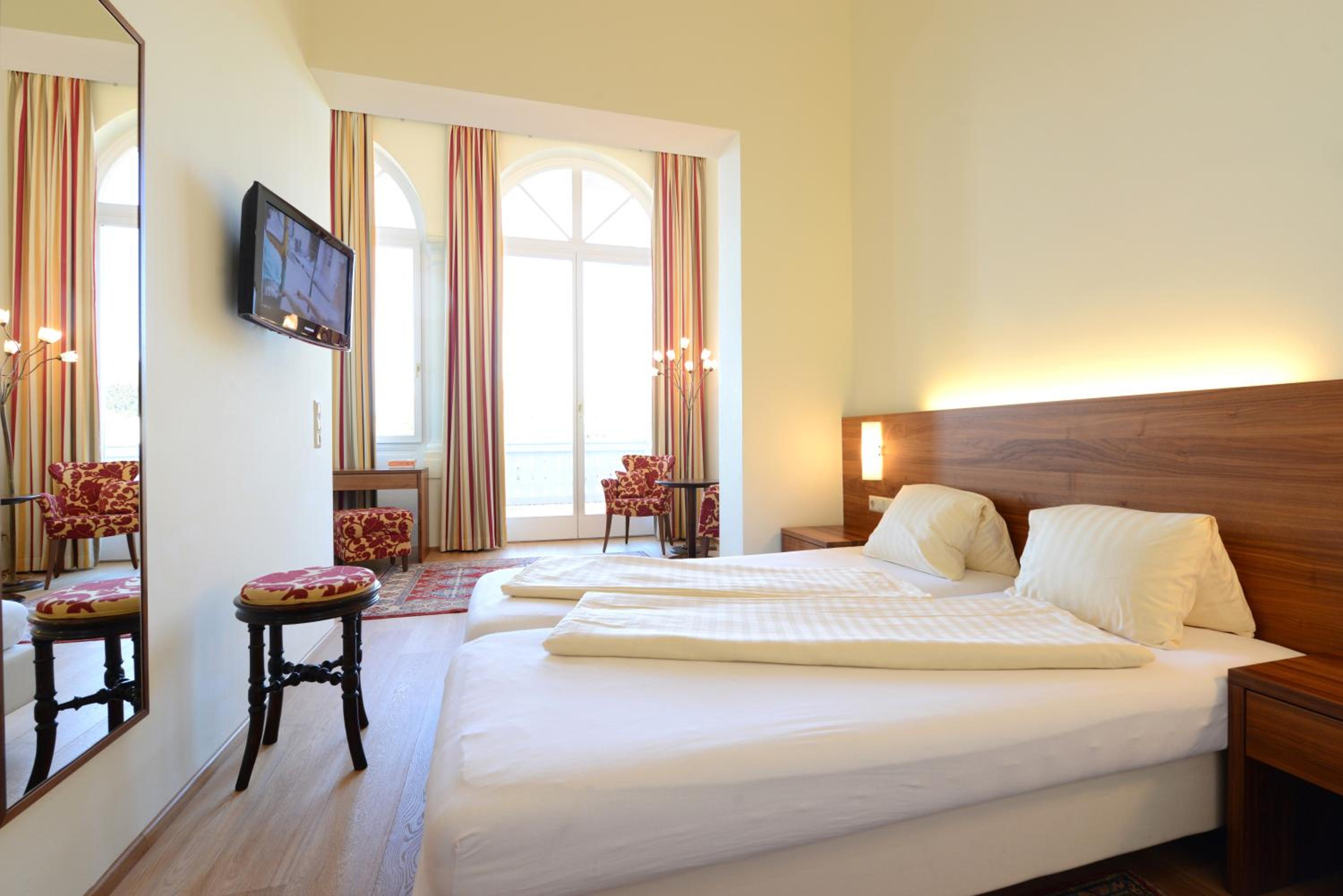 Double Room with Balcony - Photo 3