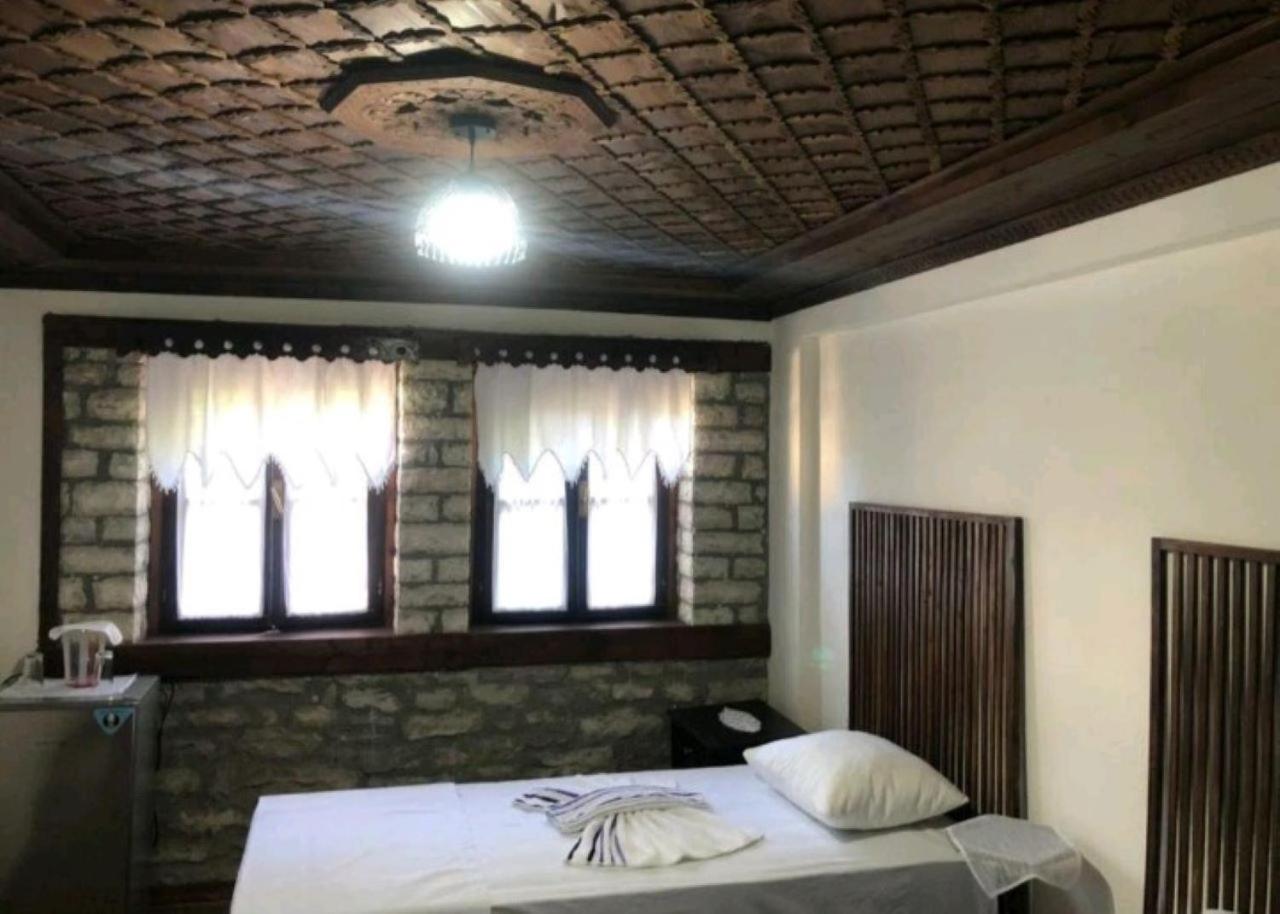 Twin Room with Private Bathroom photo 3