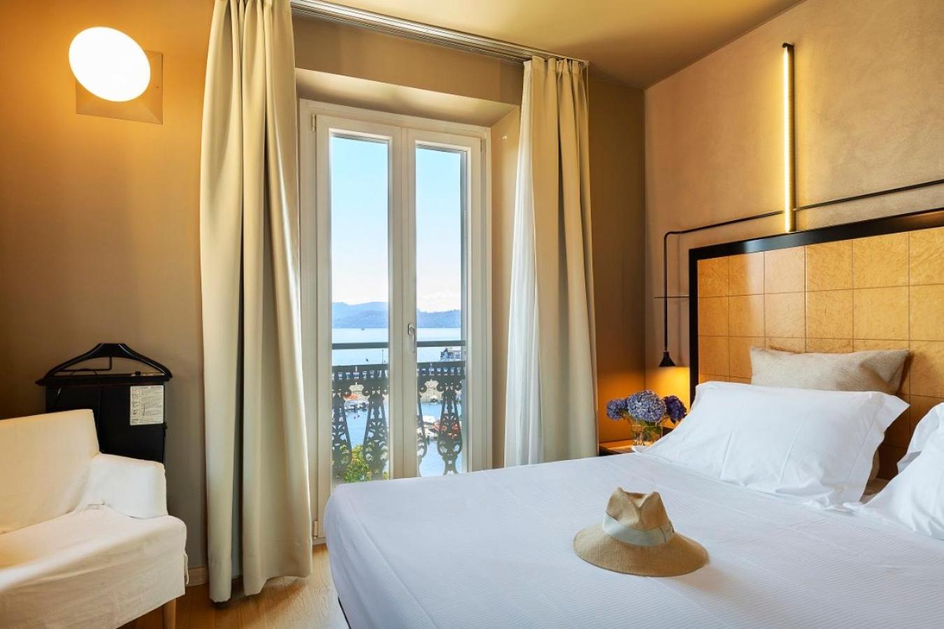Double Room with Lake View - Photo 1