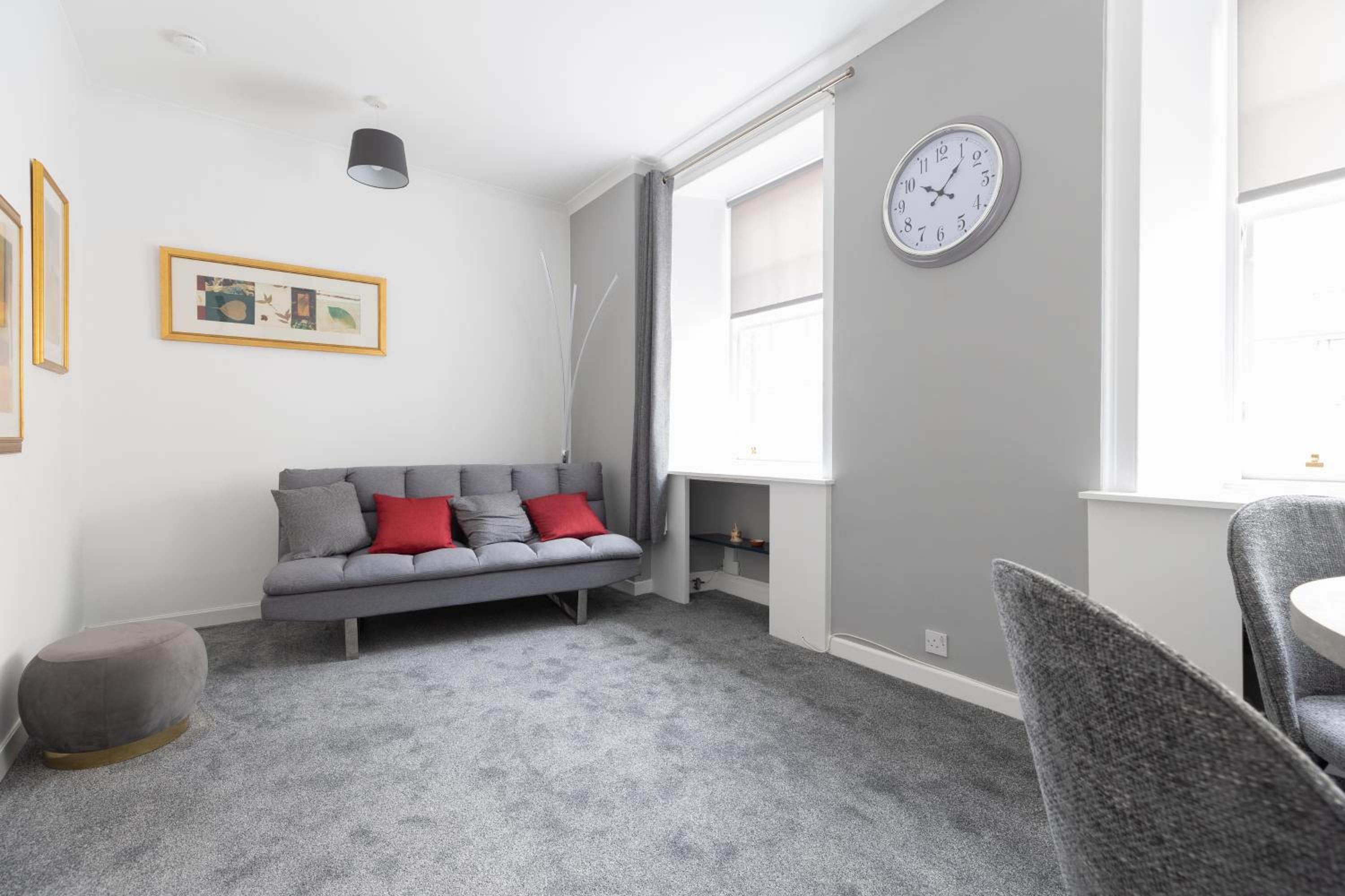 One-Bedroom Apartment photo 2