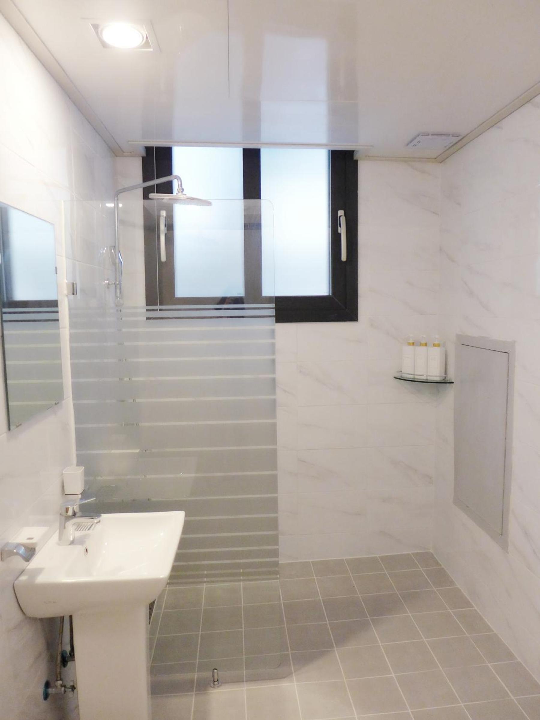 Quadruple Room - Photo 2