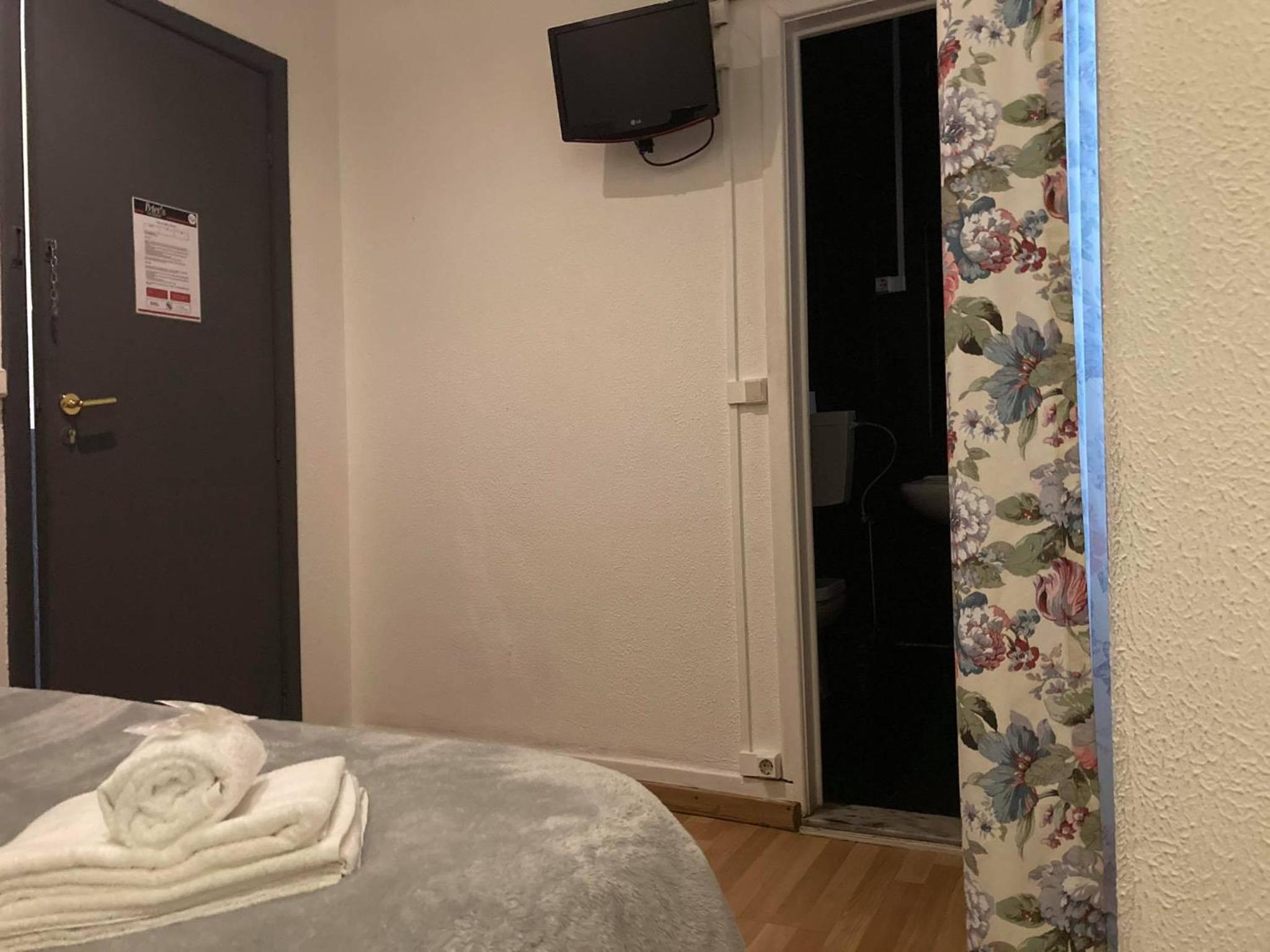 Standard Double Room - Photo 6