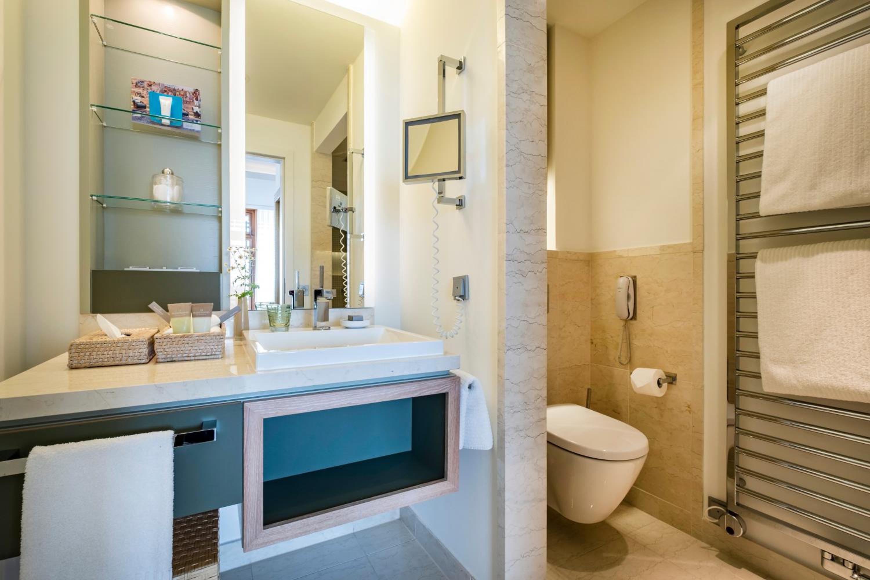 Single Room with Sea View thumbnail 5