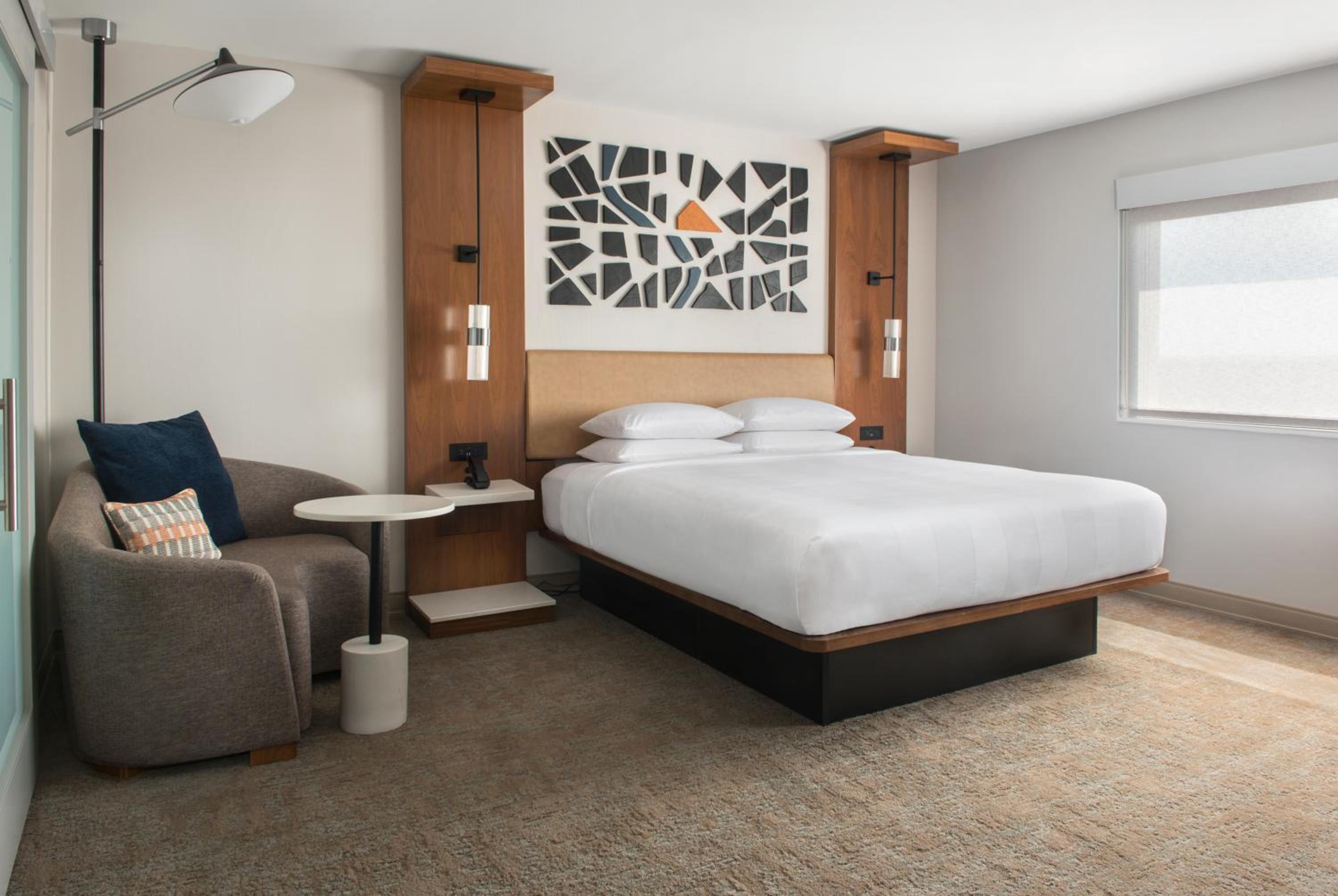 King Room with City View - Photo 1