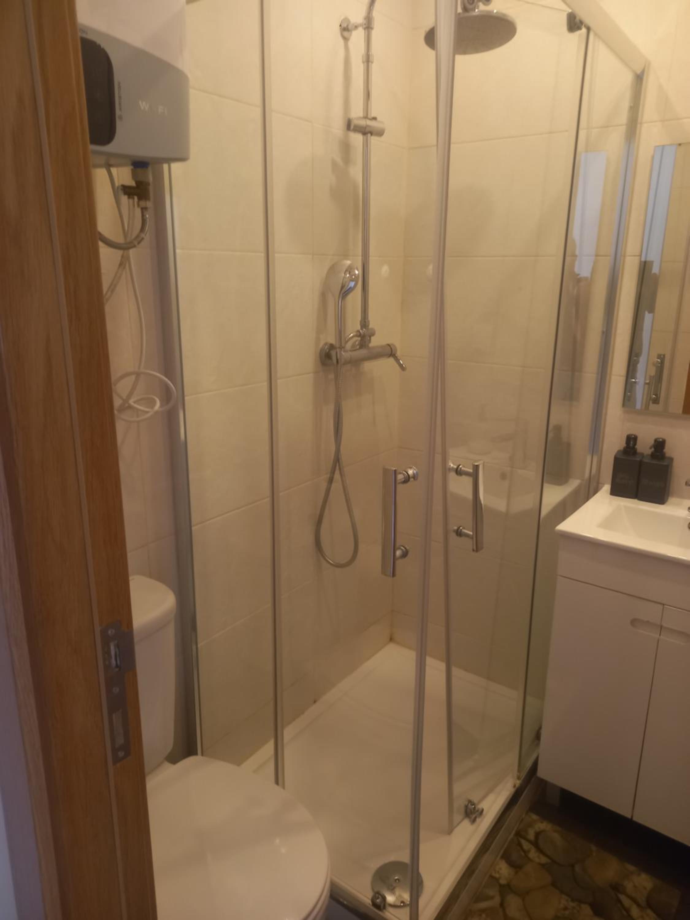 Standard Double Room - Photo 5