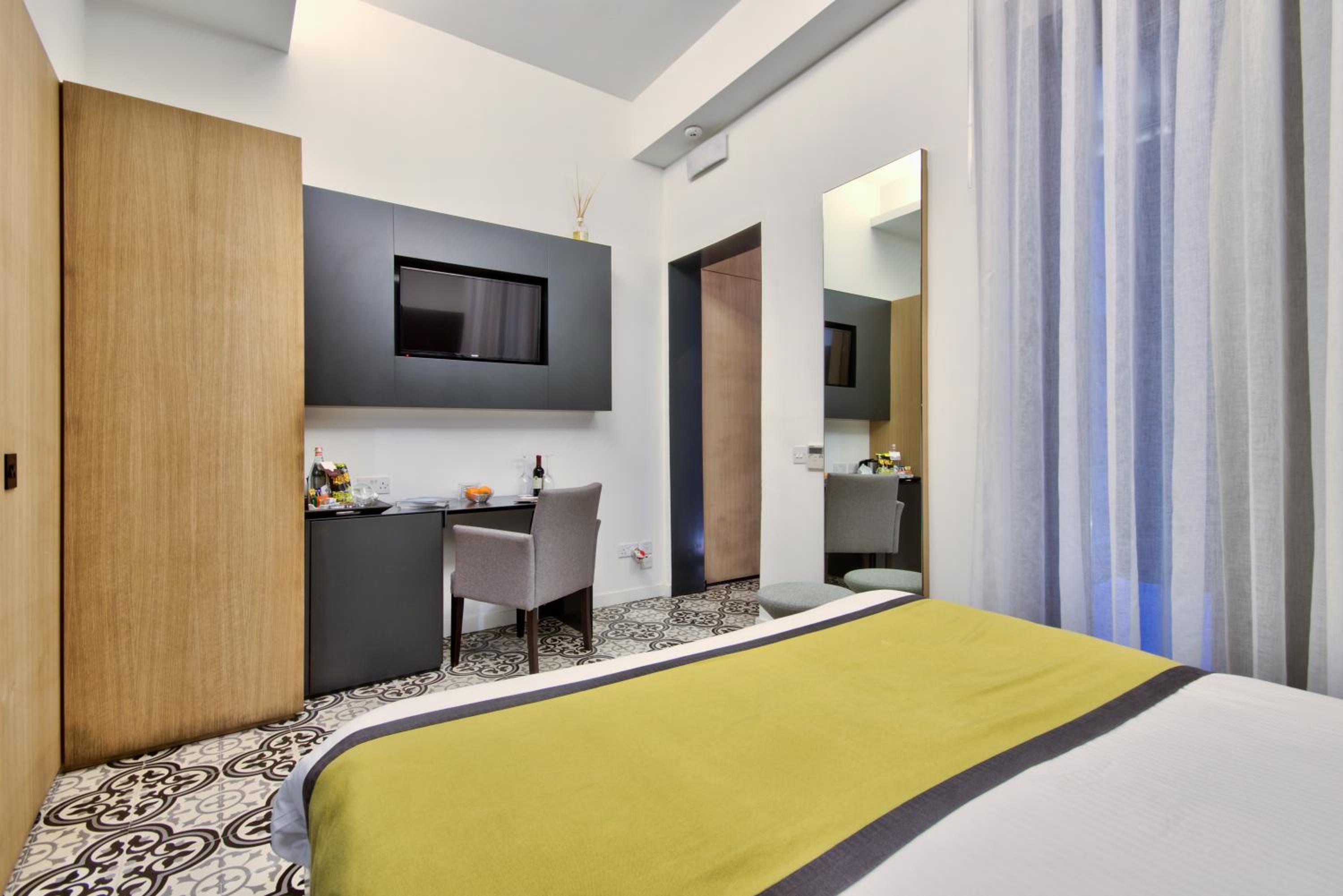 Double Room with Patio photo 1