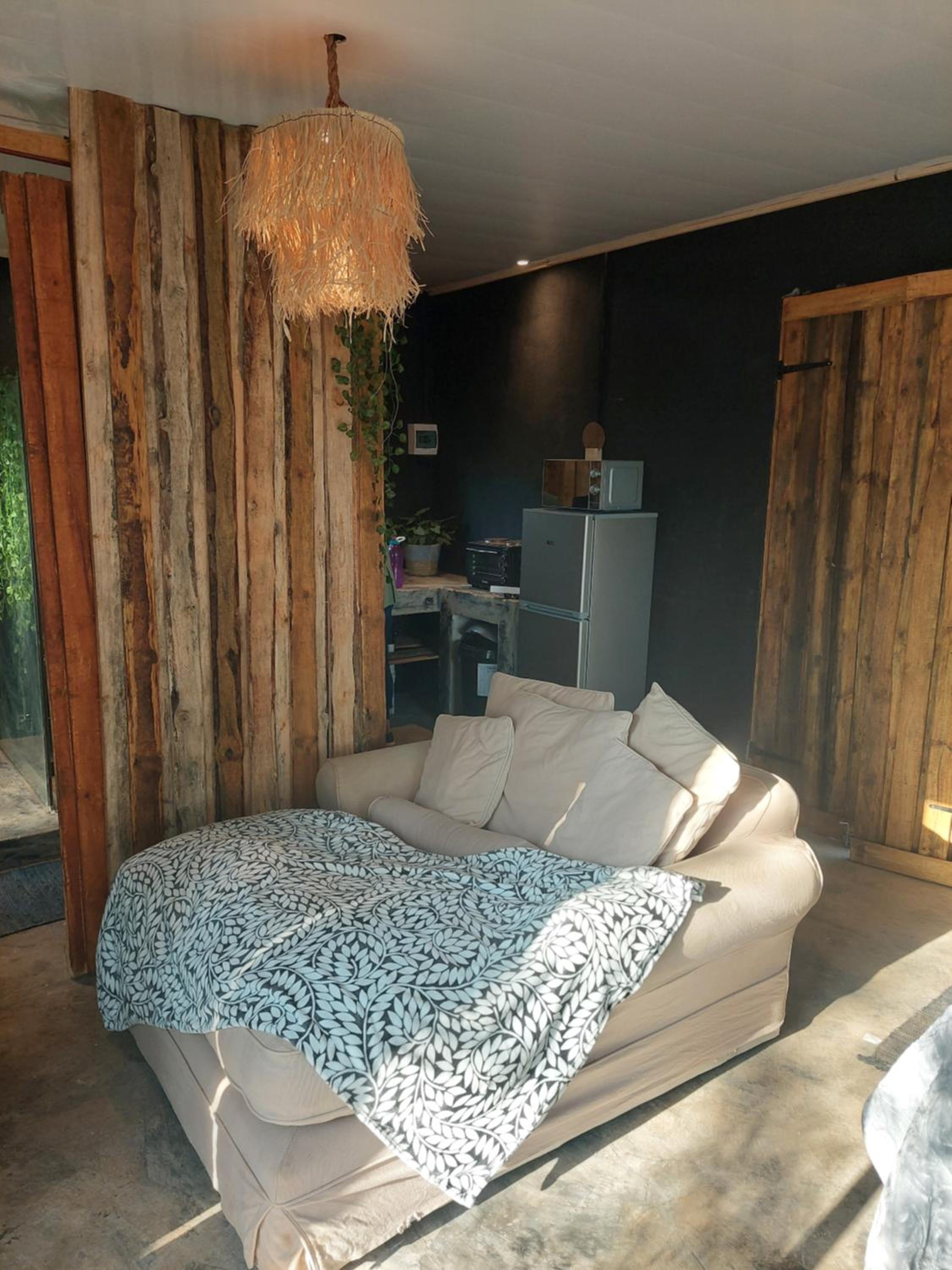 One-Bedroom Apartment - Photo 1