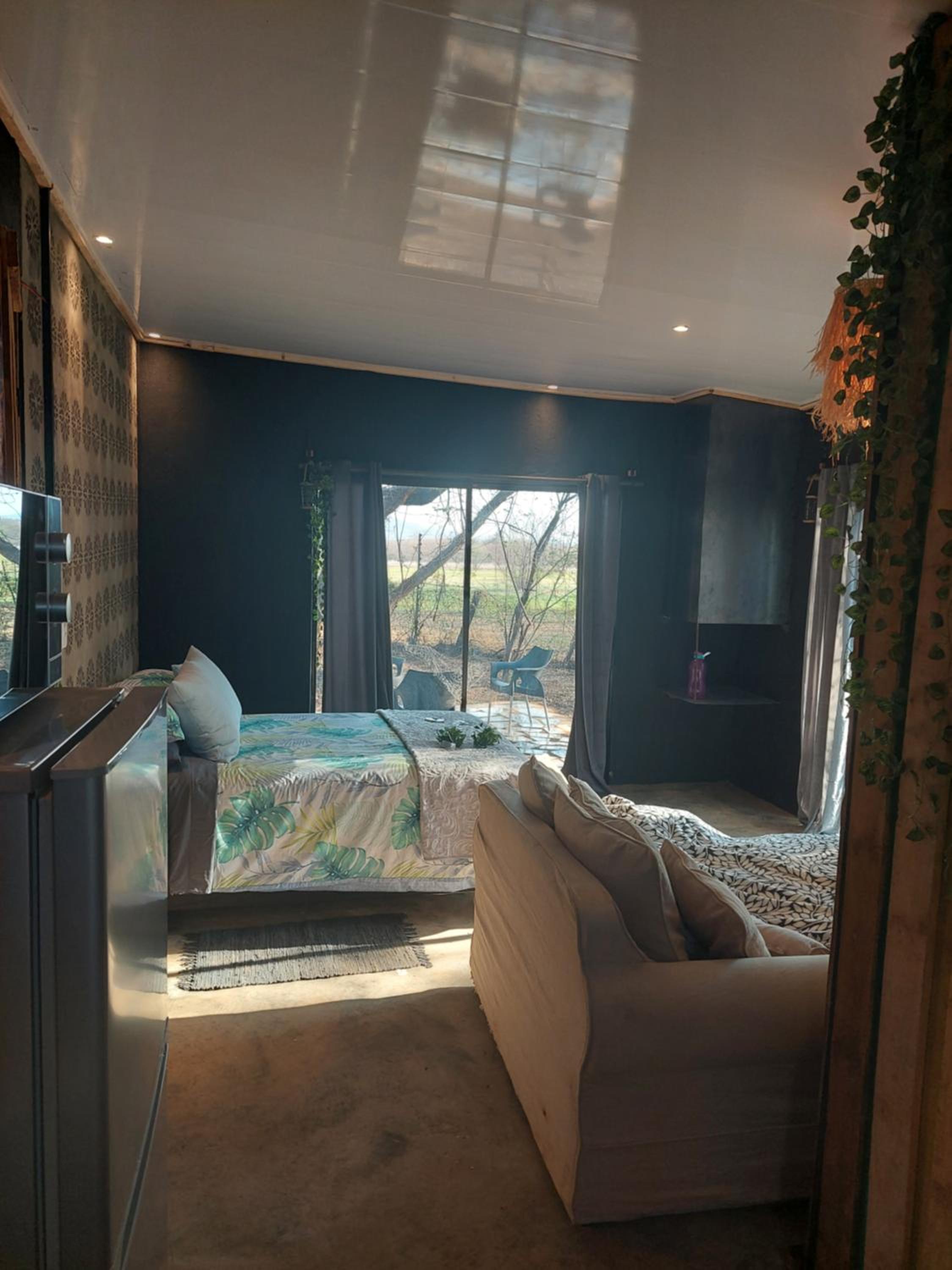 One-Bedroom Apartment - Photo 3