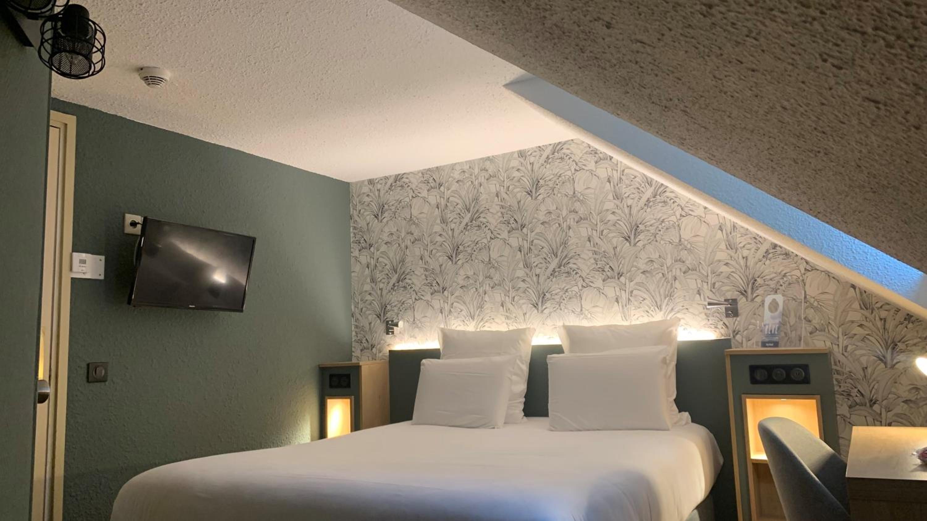 Double Room - Photo 7