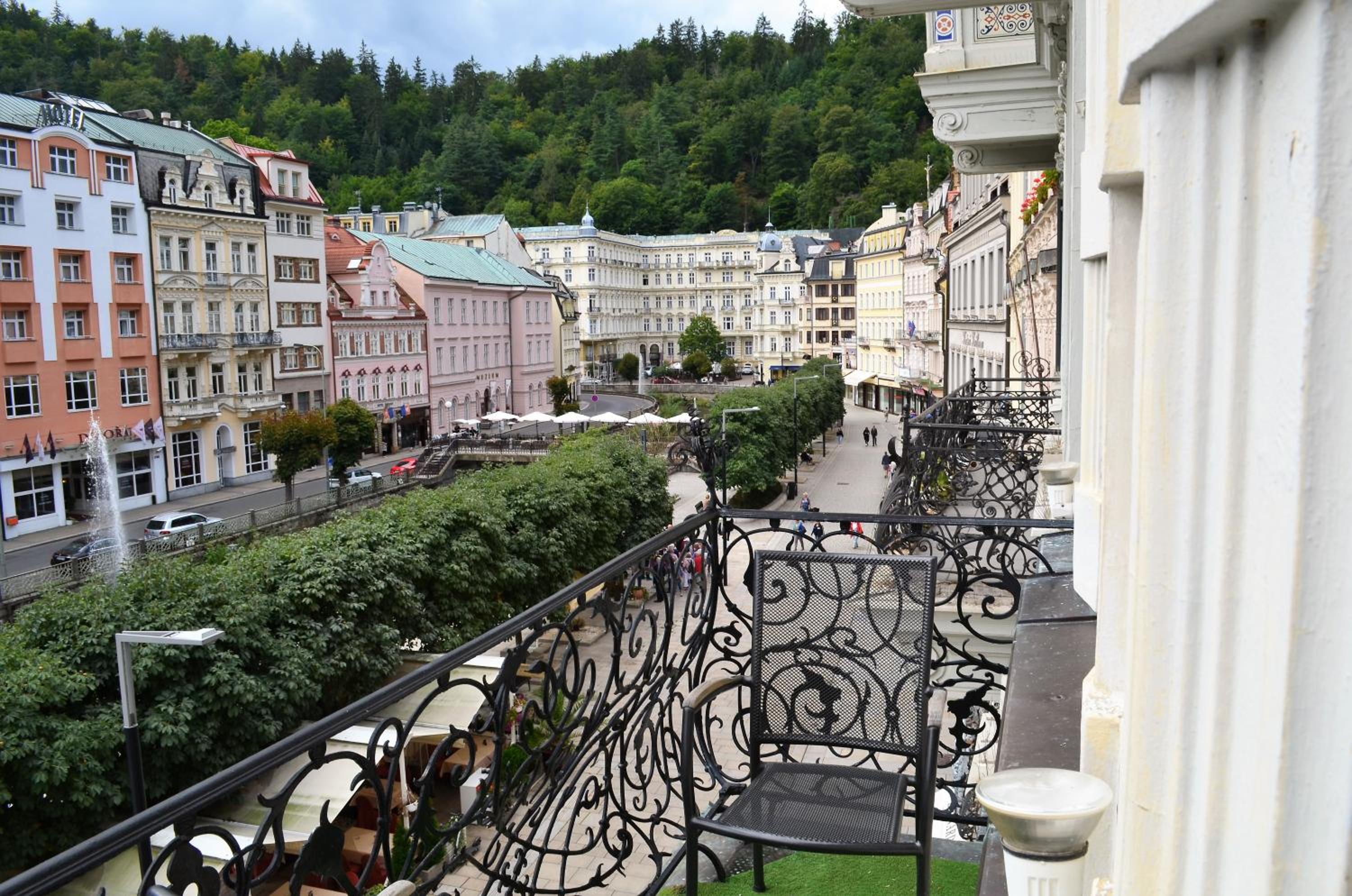 Double Room with Balcony - Photo 4
