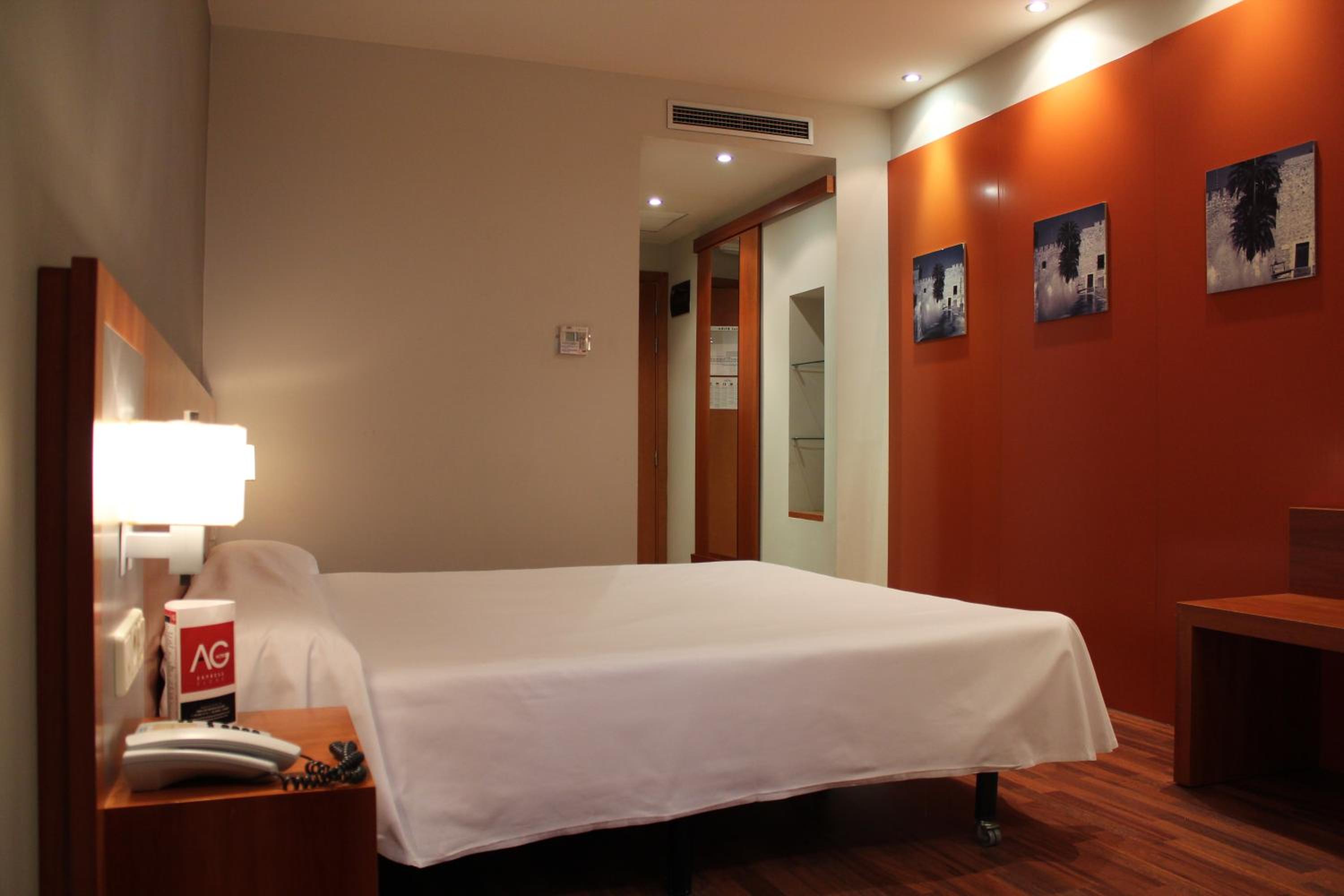 Standard Double or Twin Room - Photo 7