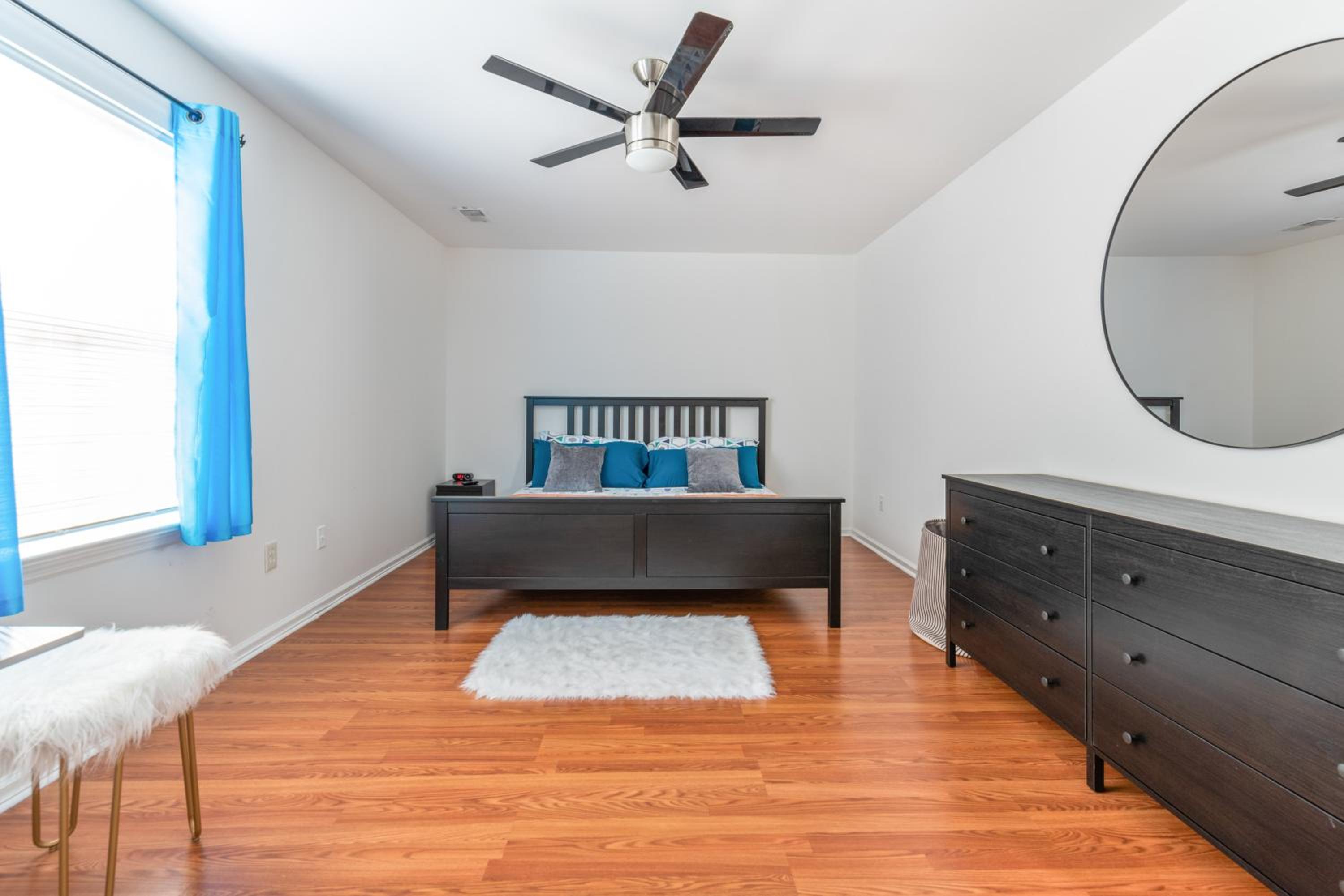 Three-Bedroom Apartment photo 1