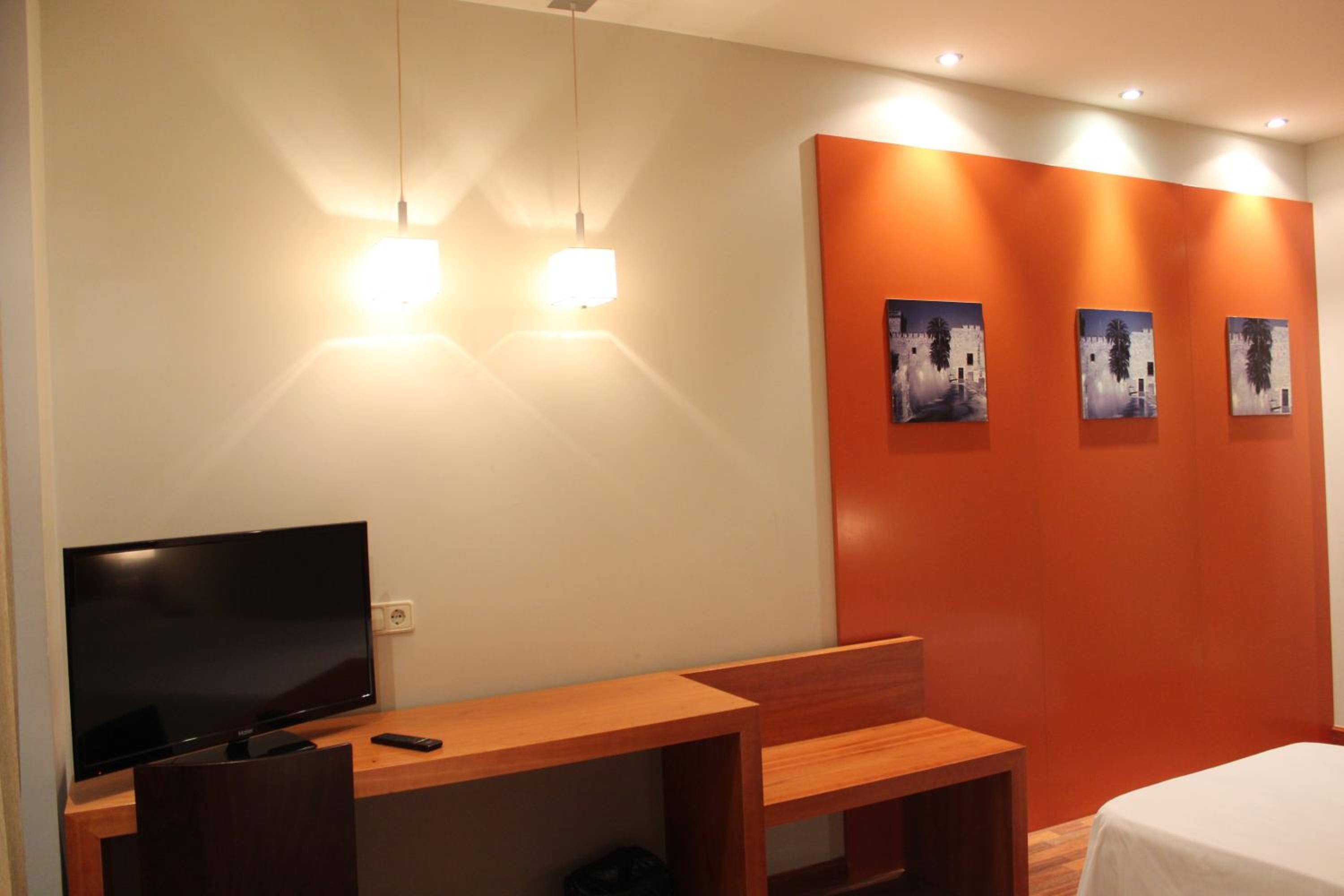 Standard Double or Twin Room - Photo 2
