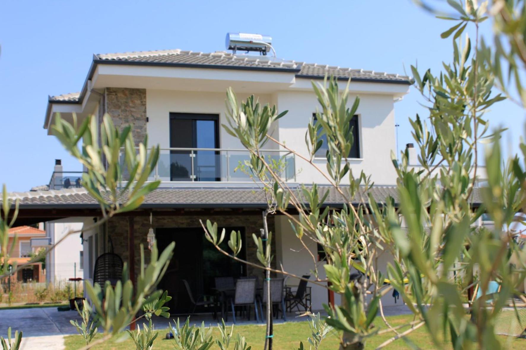 Three-Bedroom Villa photo 2