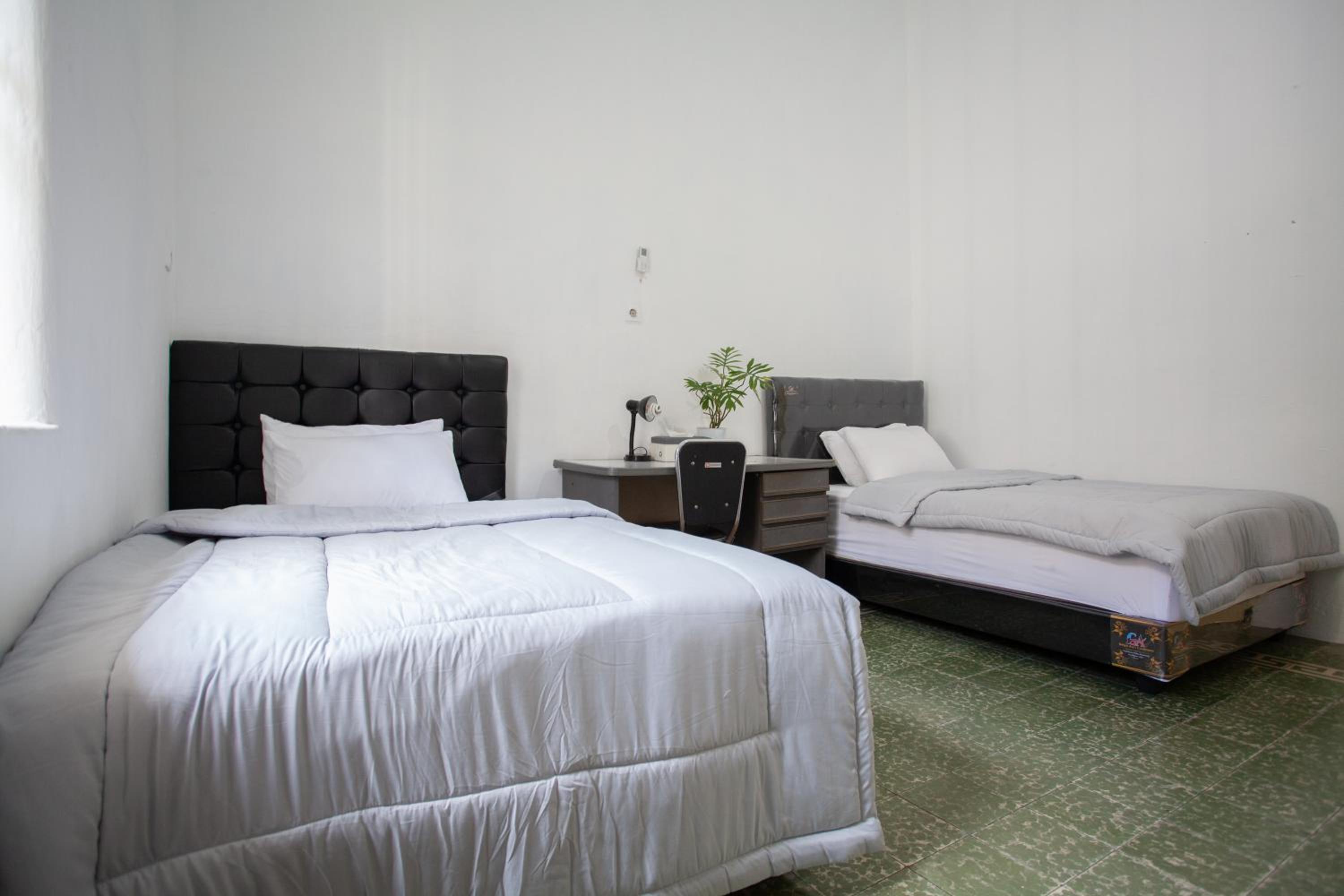 One-Bedroom House - Photo 8