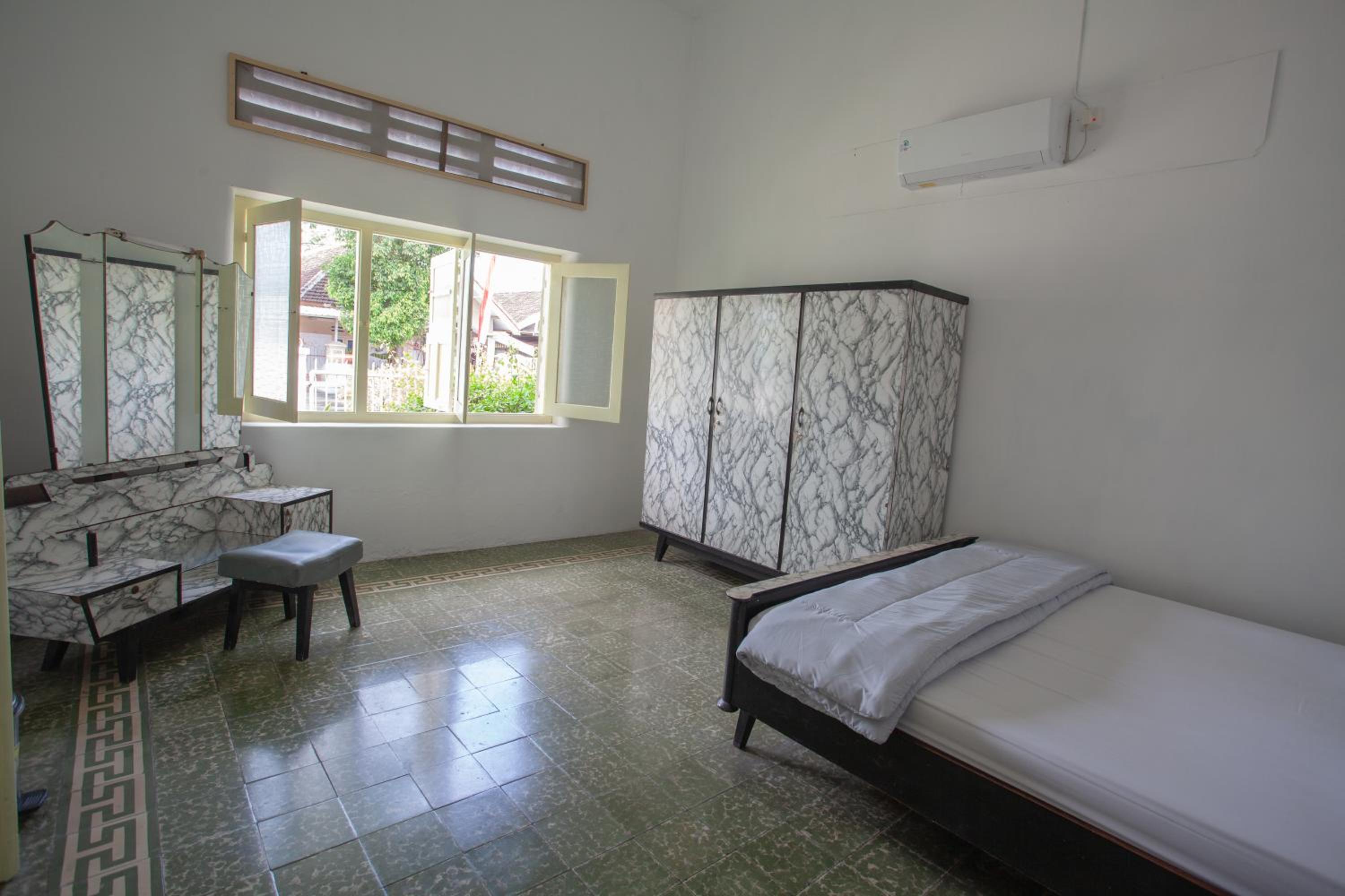 One-Bedroom House - Photo 7