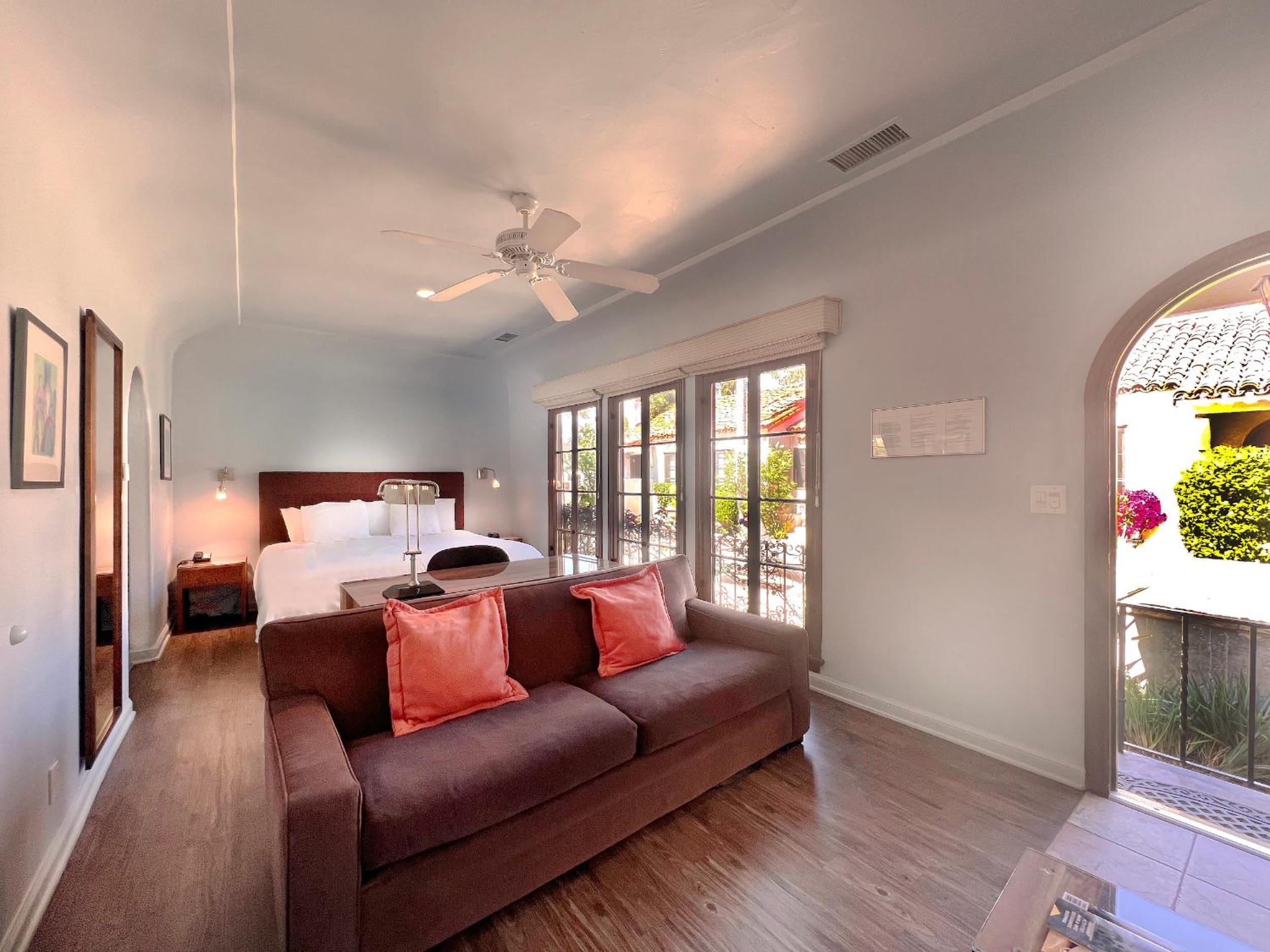 One-Bedroom Suite - Photo 1