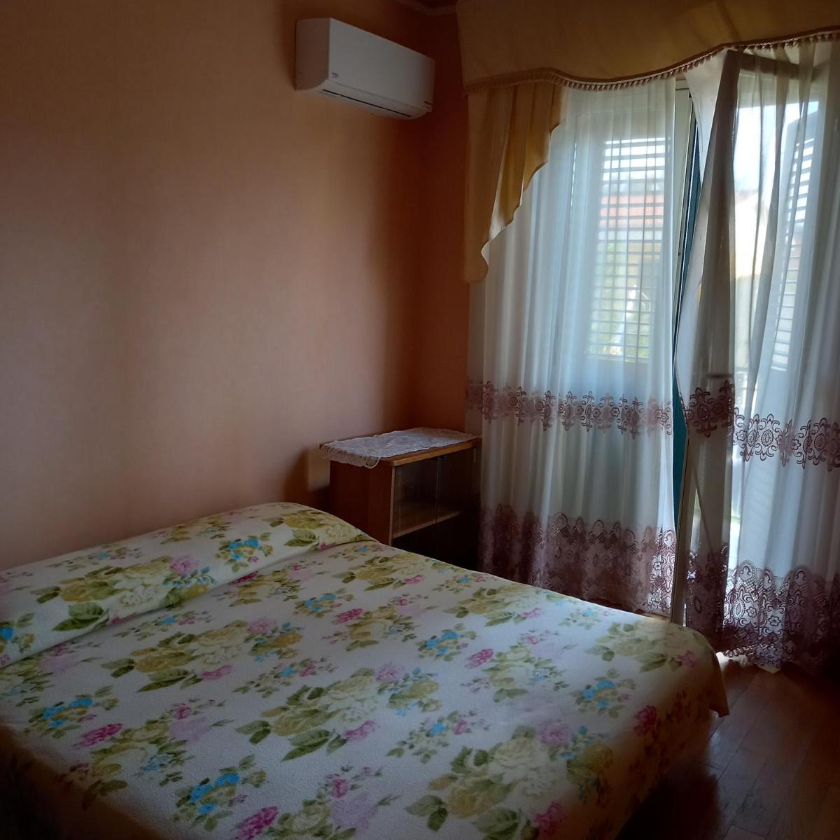 Double Room with Shared Bathroom photo 1