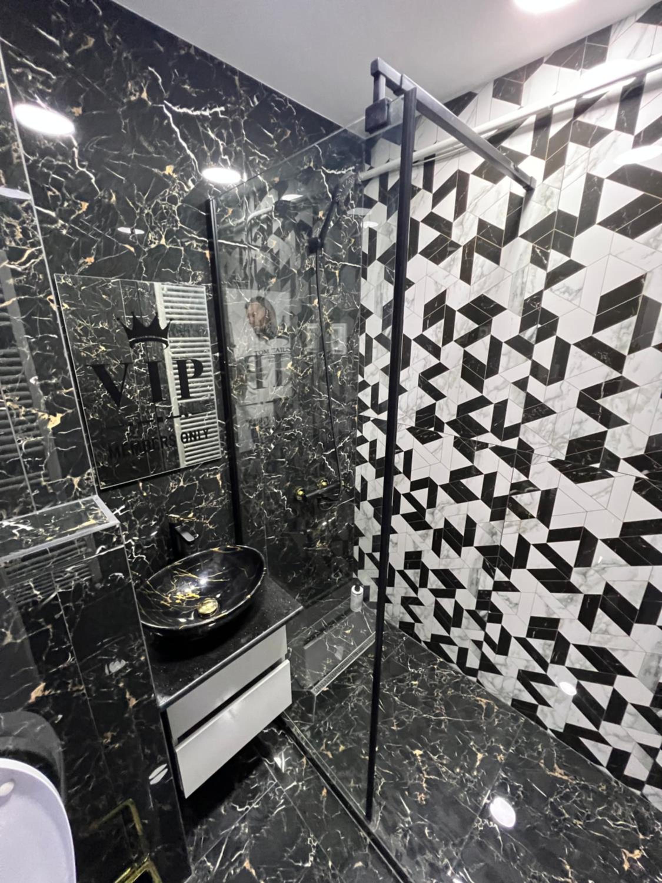 One-Bedroom Apartment - Photo 2