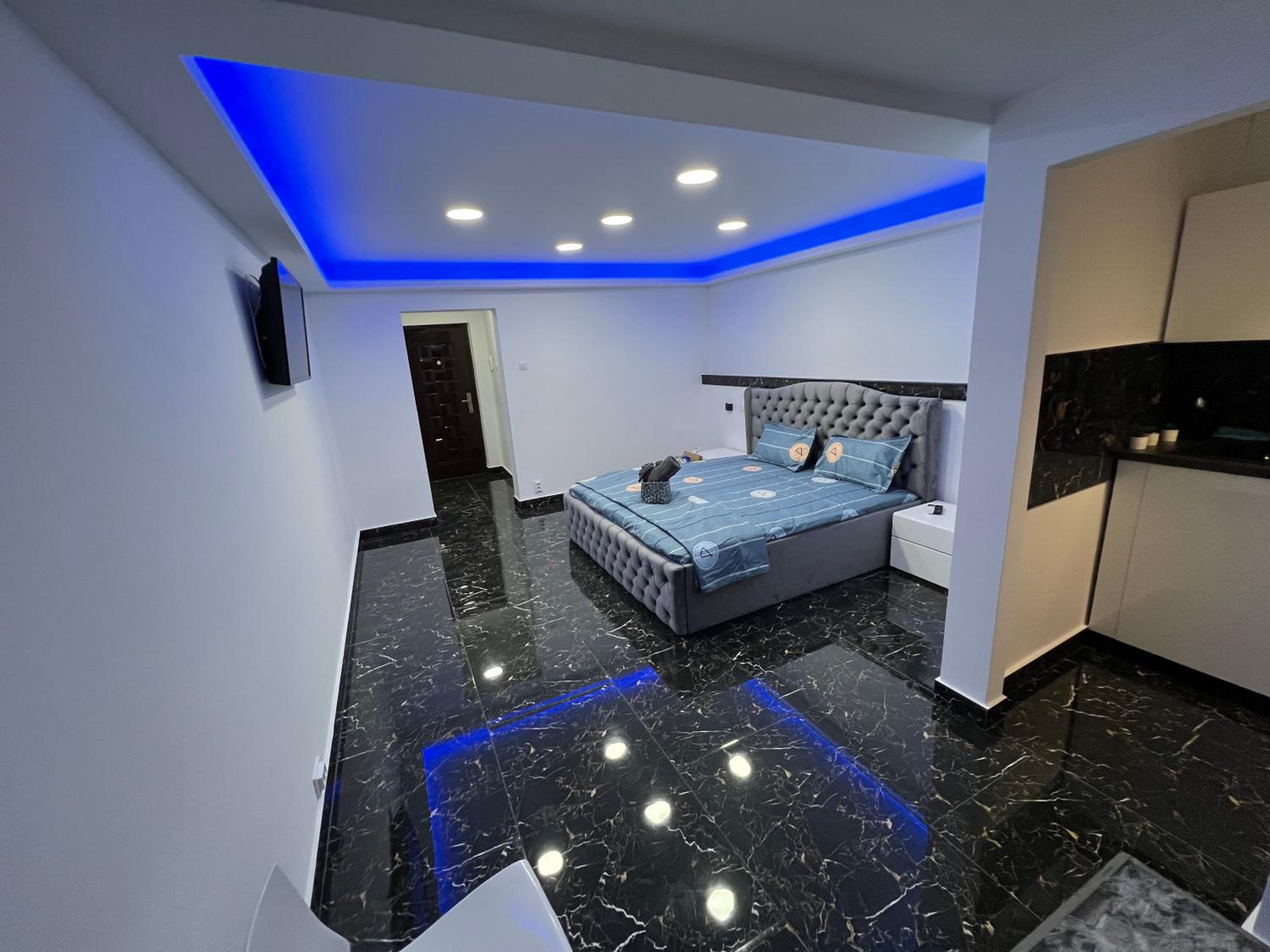 One-Bedroom Apartment - Photo 6