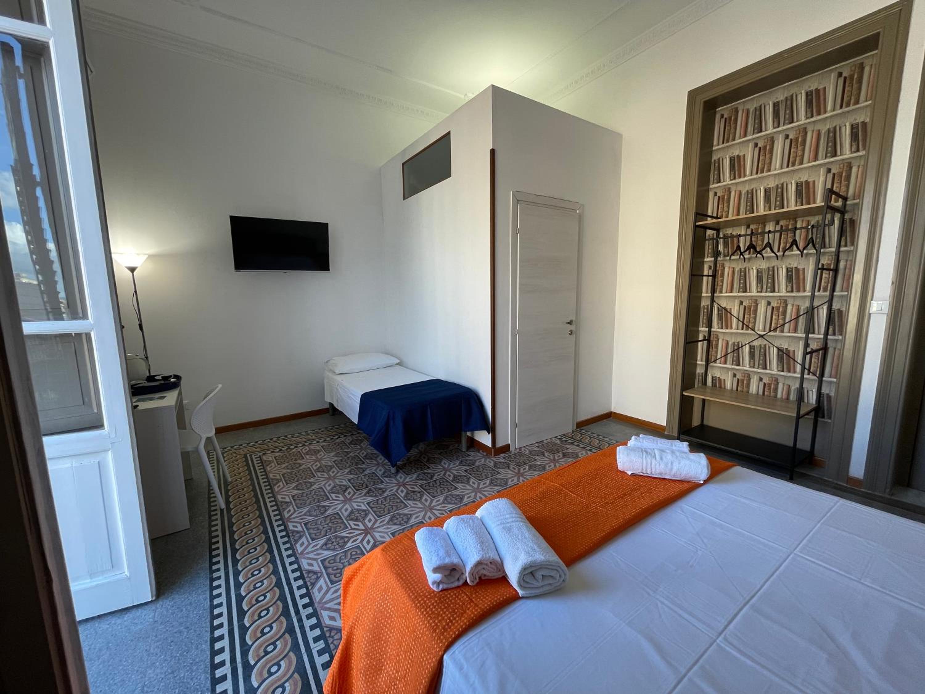 Quadruple Room with Private Bathroom - Photo 8