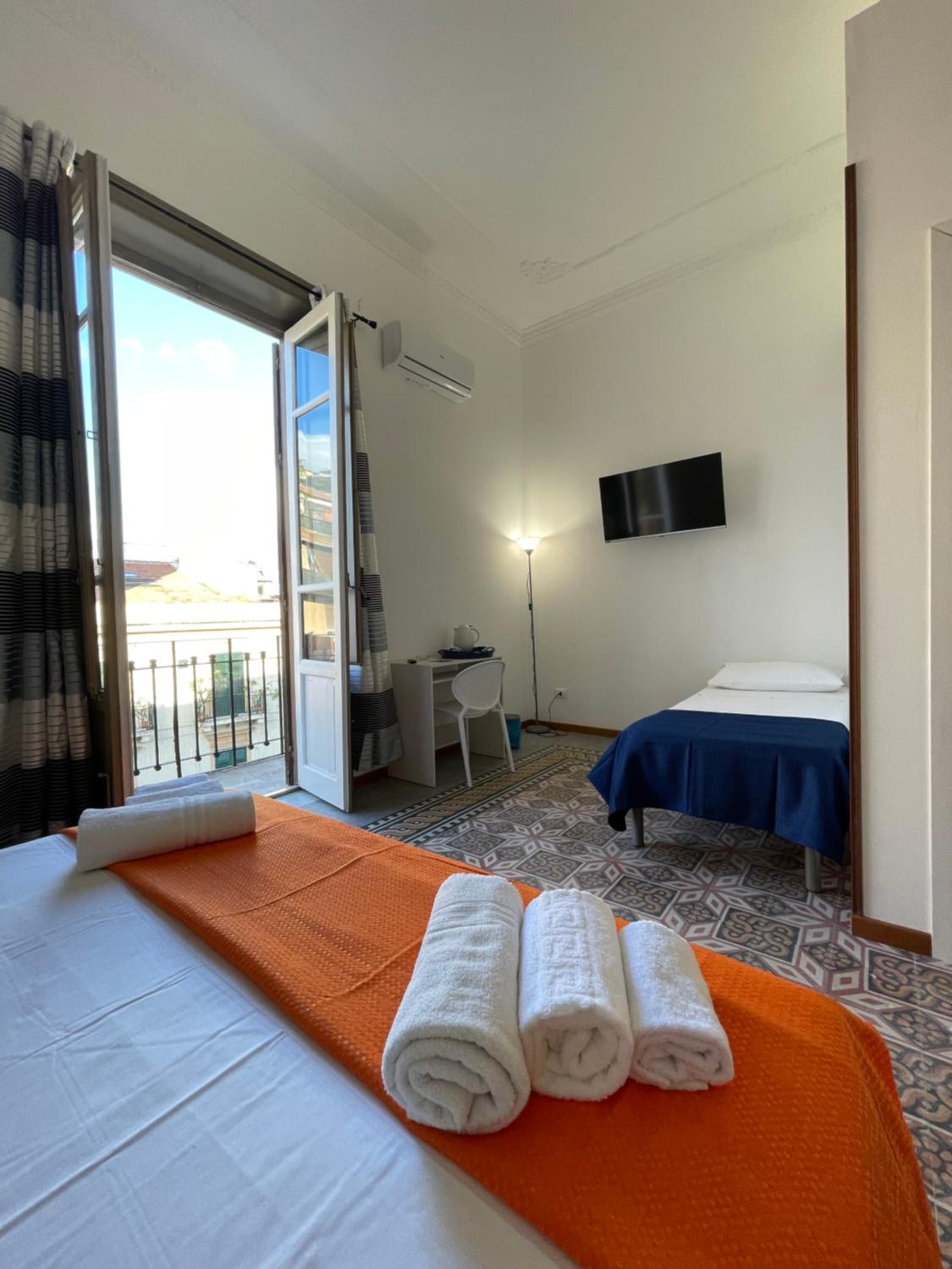 Quadruple Room with Private Bathroom - Photo 1