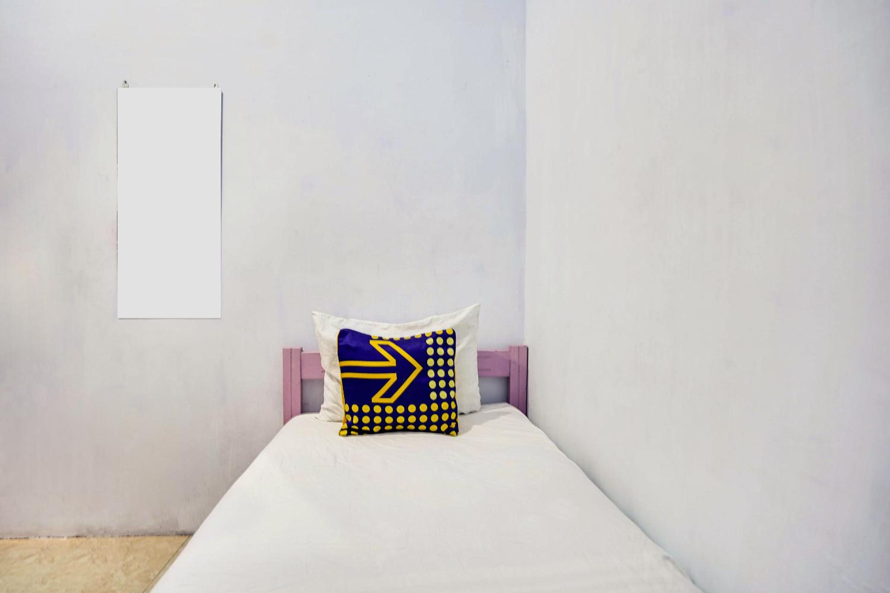 Small Single Room photo 2
