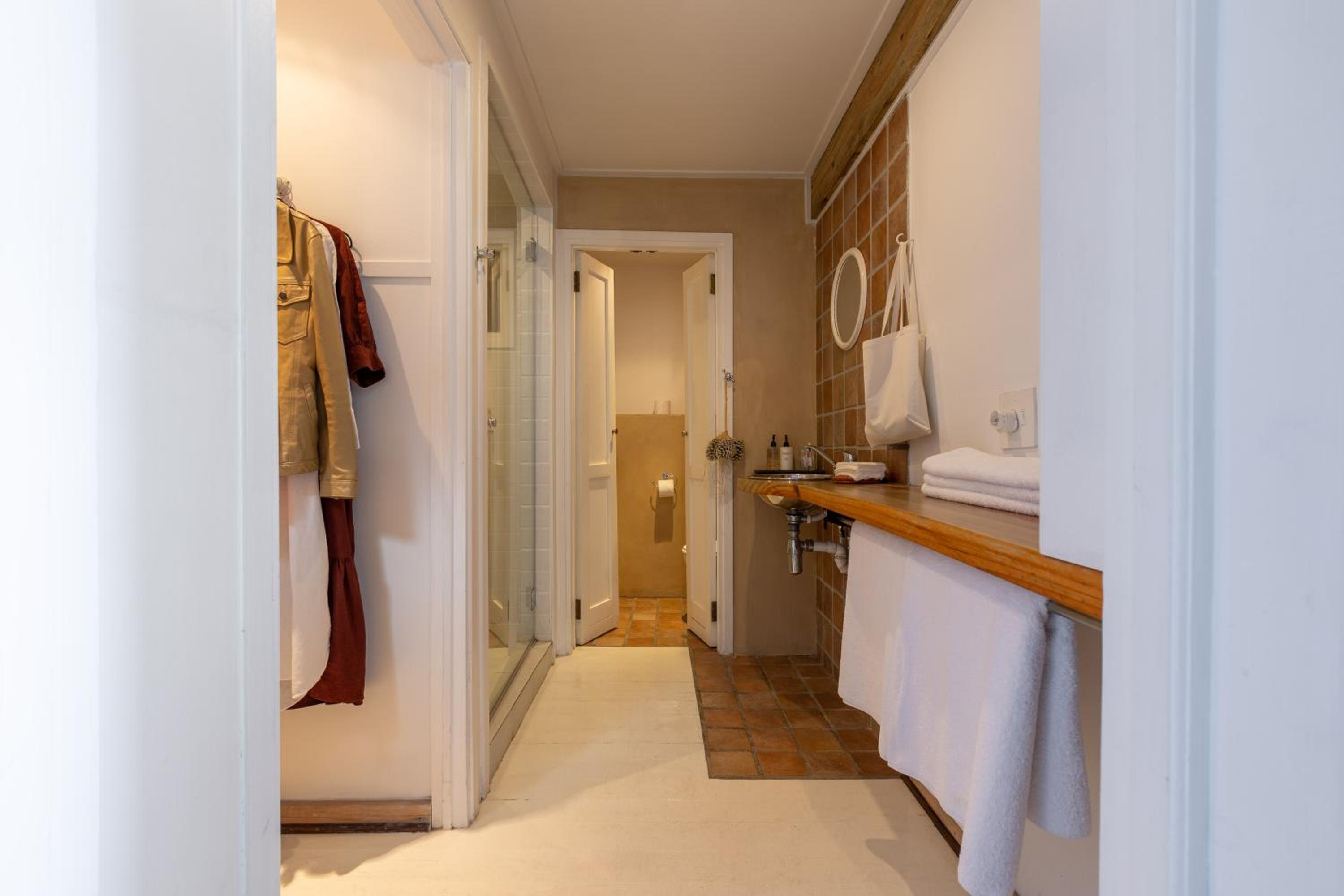 King Room with Lake View - Photo 12